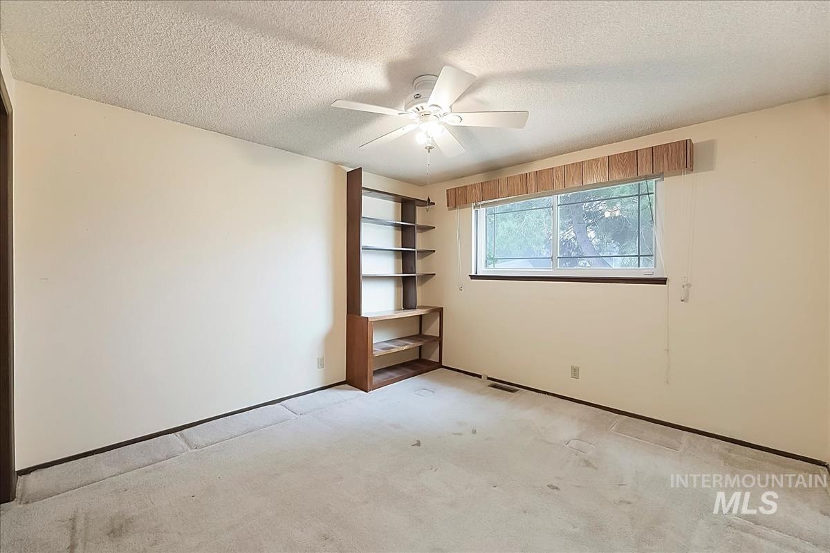 22081 Jeanne Property Photo 20