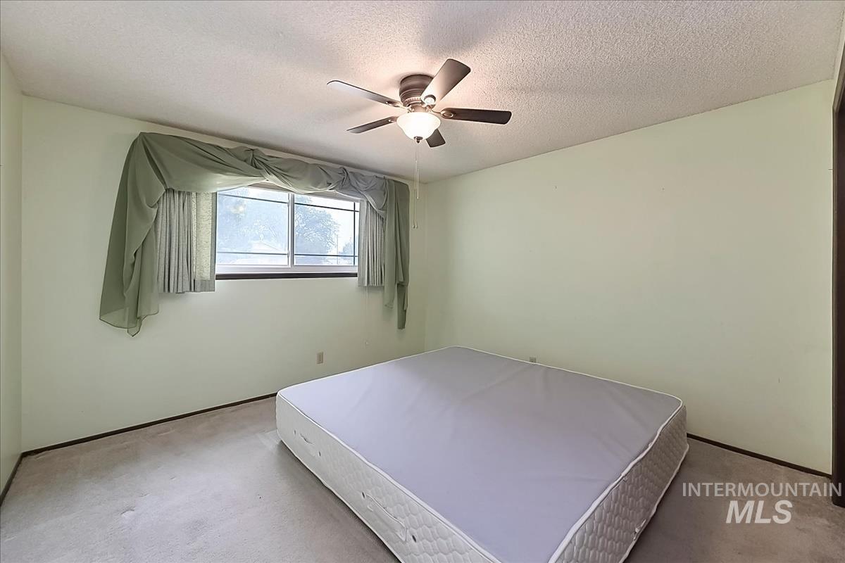 22081 Jeanne Property Photo 22