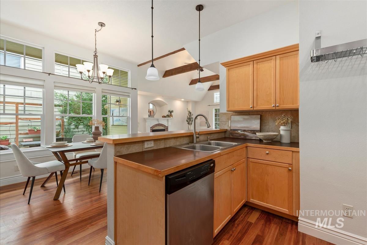 13379 N 8th Ave. Property Photo 8