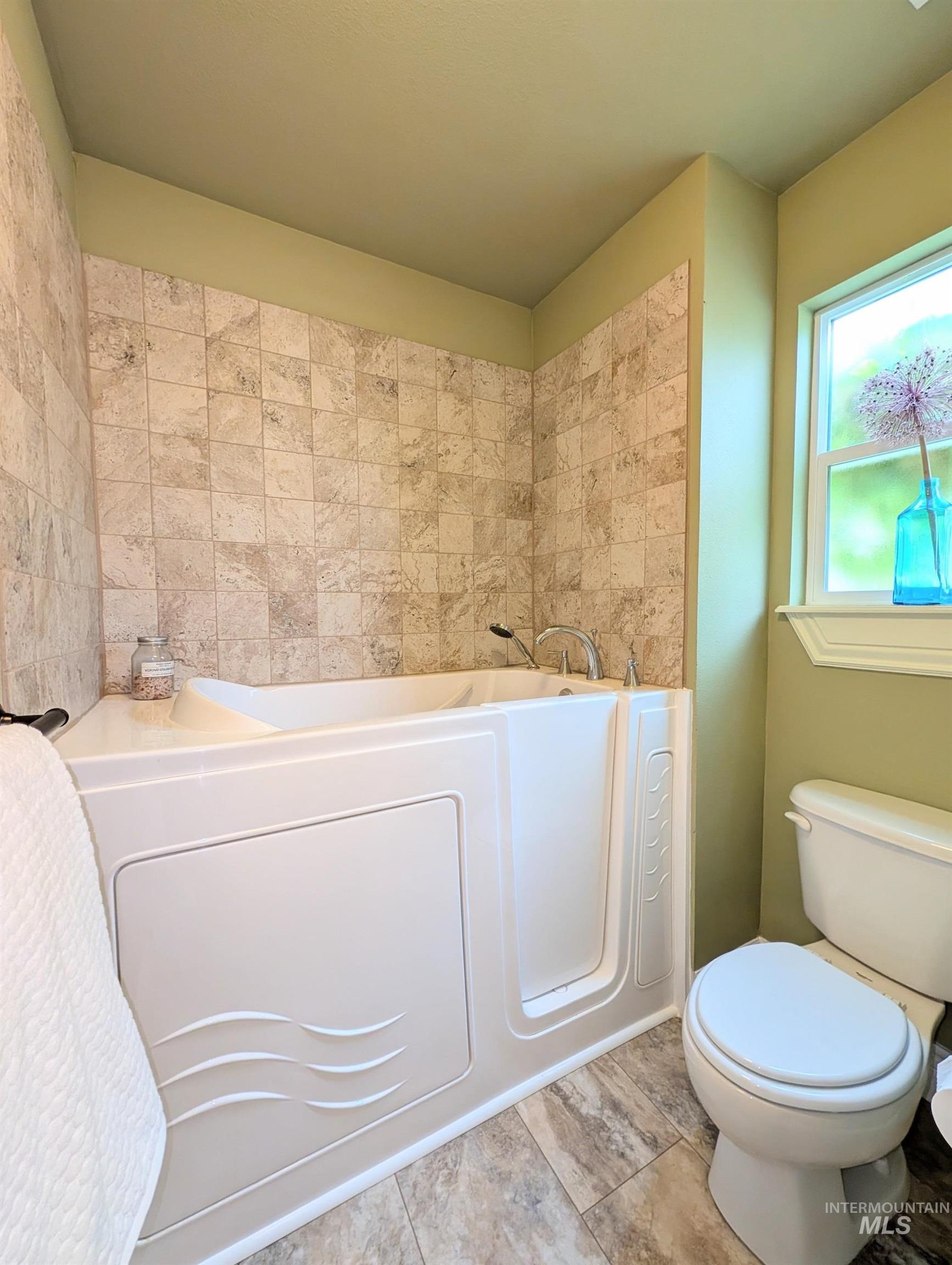 13379 N 8th Ave. Property Photo 18