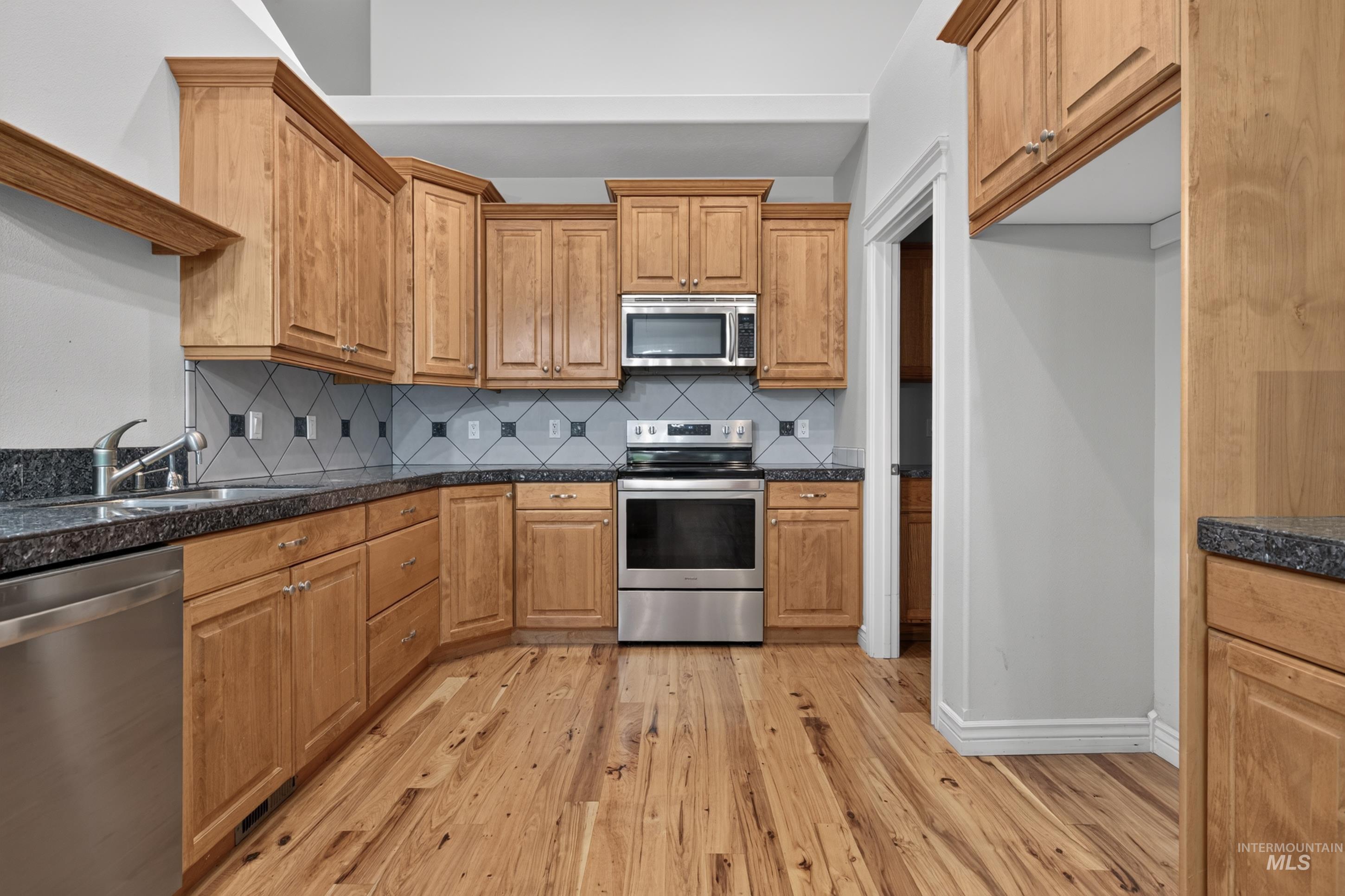 15592 Eclipse Dr Property Photo 21