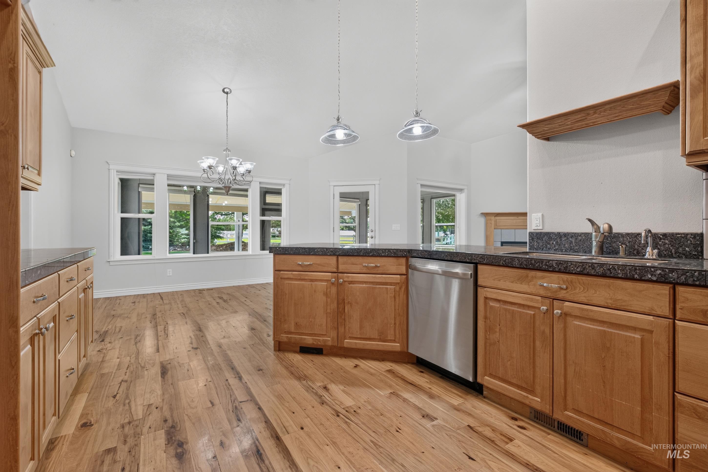 15592 Eclipse Dr Property Photo 23