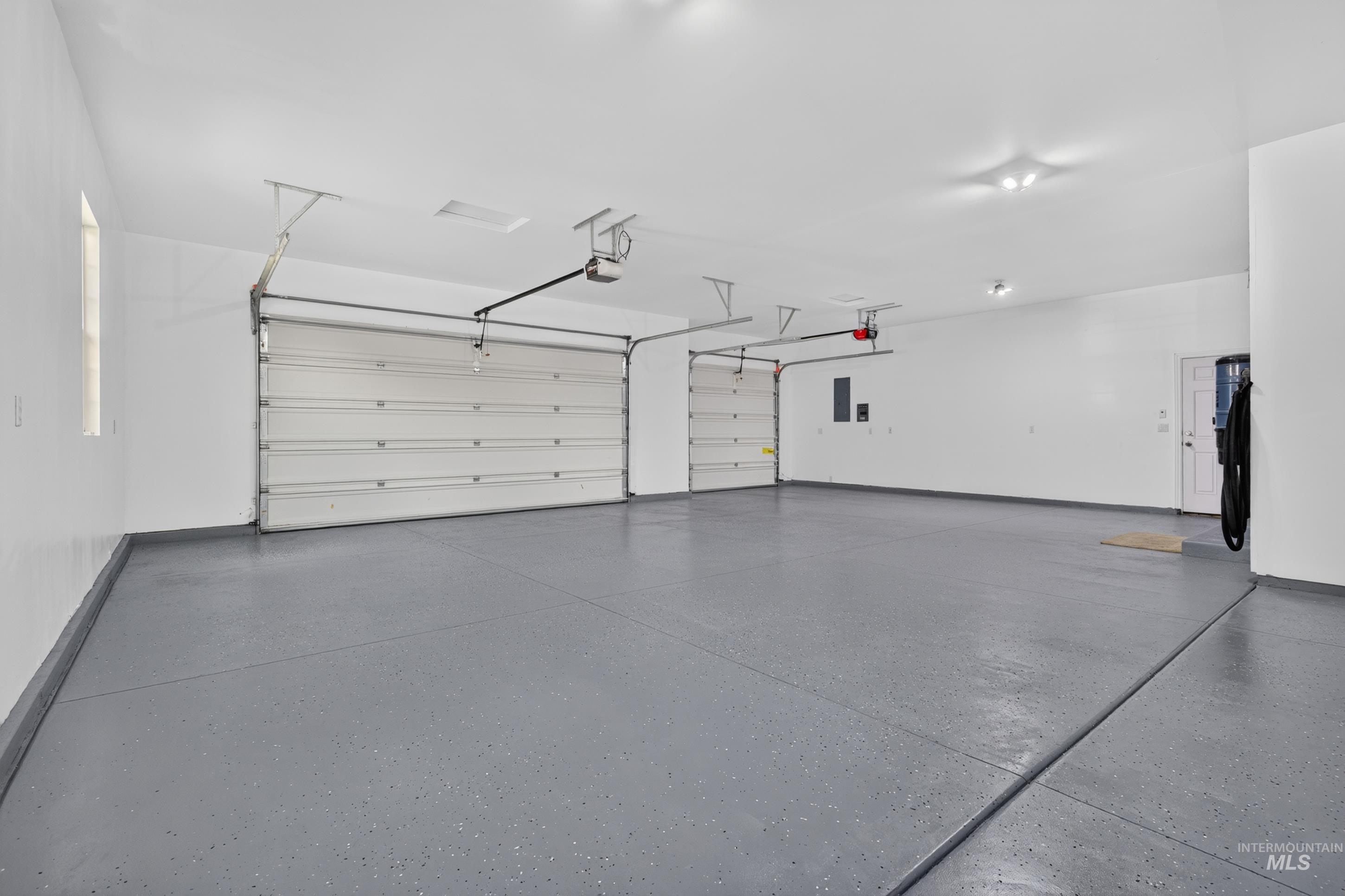15592 Eclipse Dr Property Photo 25