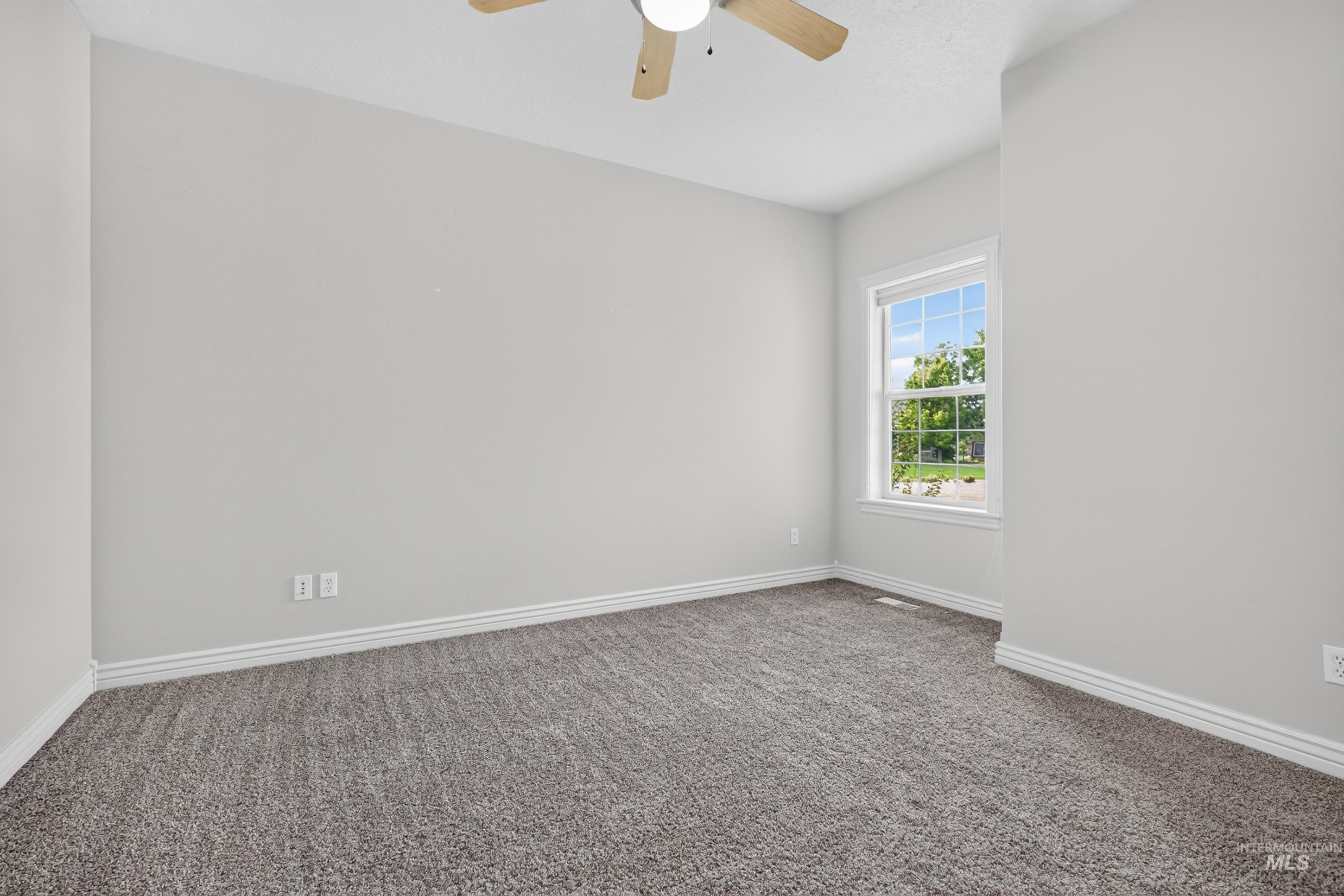 15592 Eclipse Dr Property Photo 35