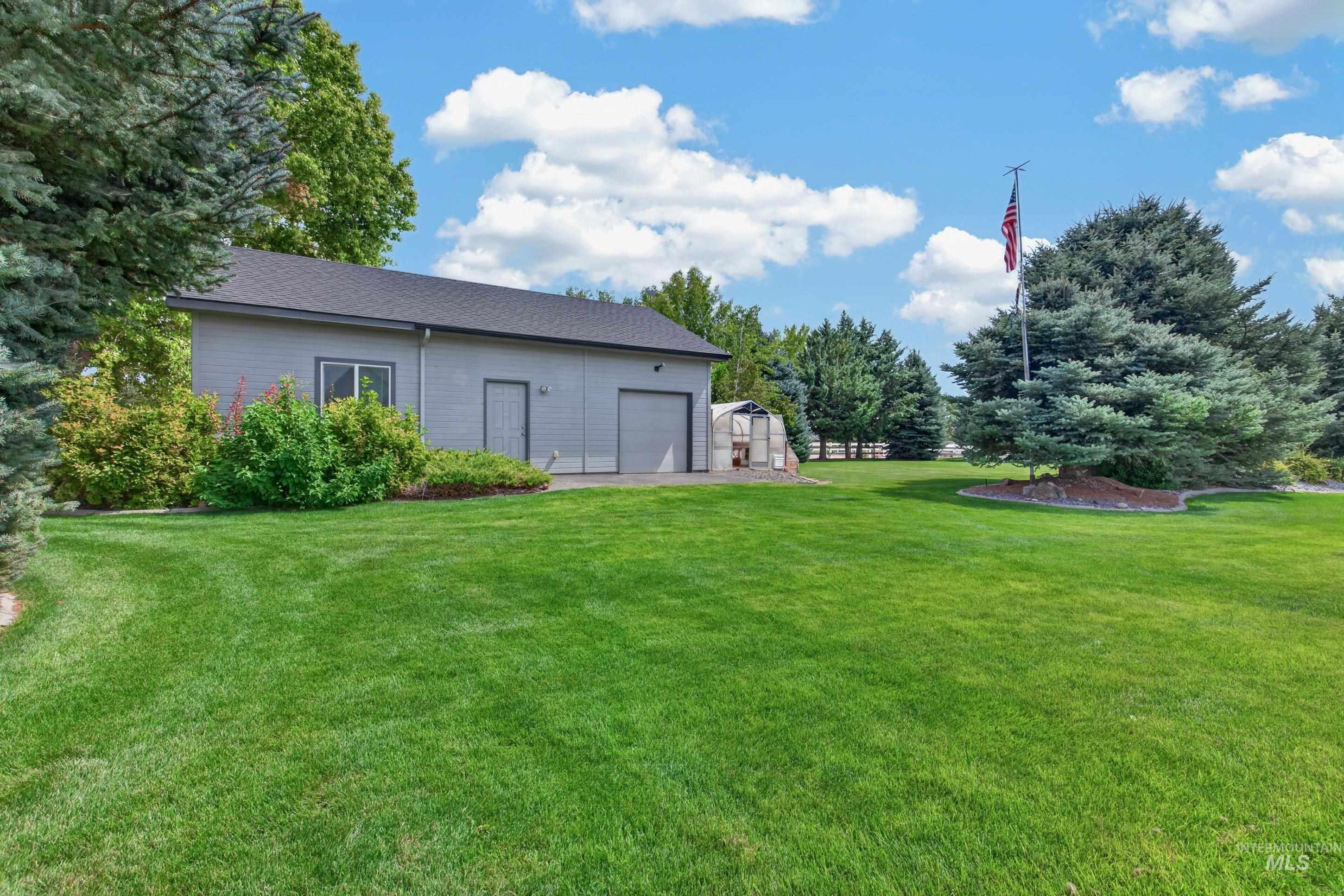 15592 Eclipse Dr Property Photo 46