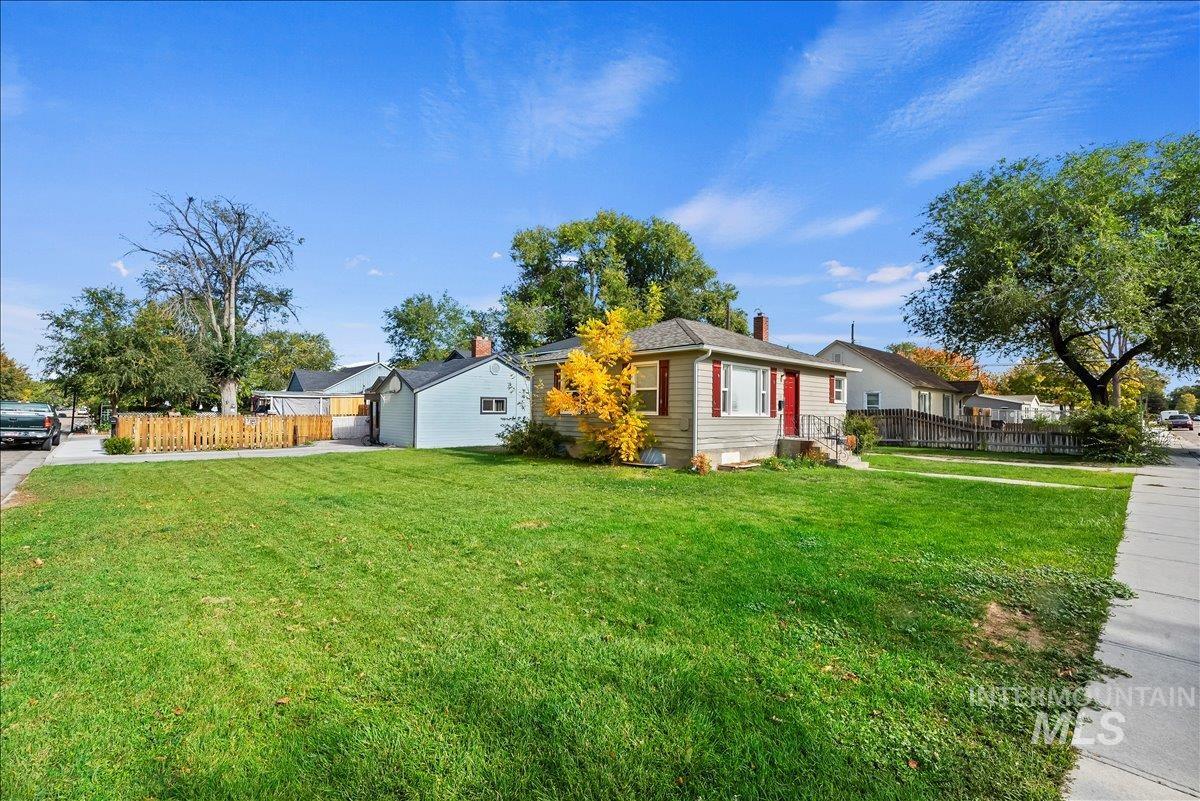 1104 E Dewey Avenue Property Photo 3