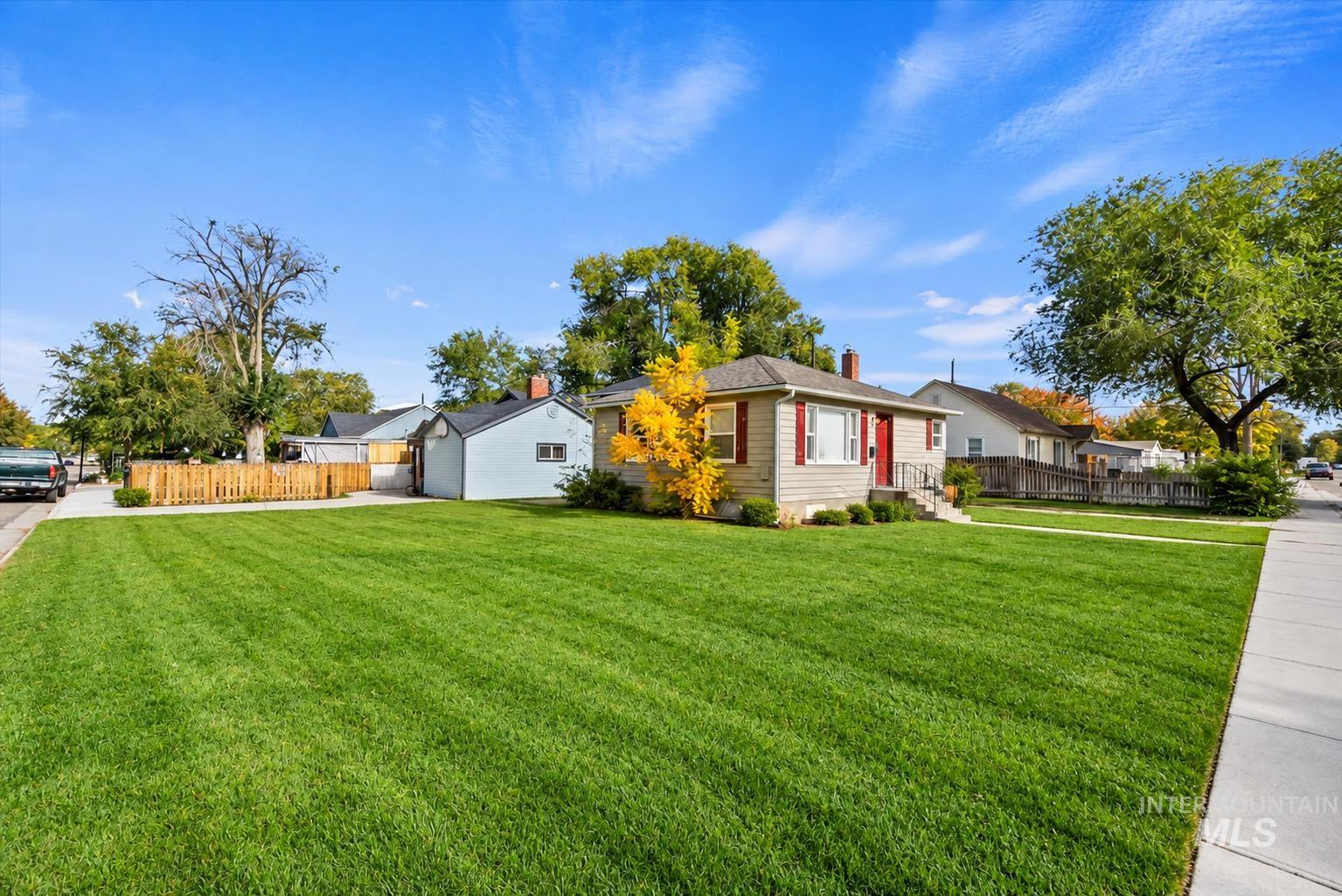 1104 E Dewey Avenue Property Photo 3