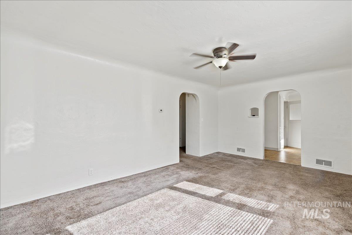 1104 E Dewey Avenue Property Photo 5