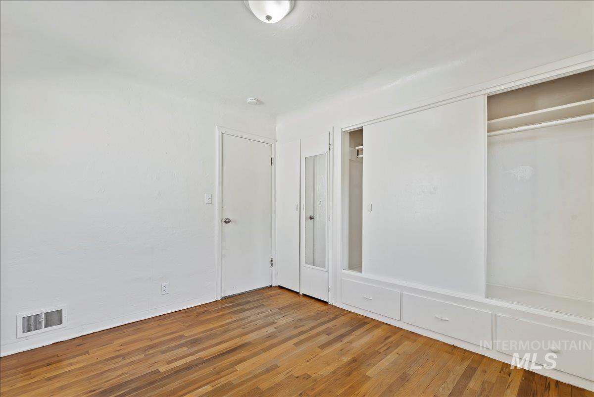 1104 E Dewey Avenue Property Photo 9