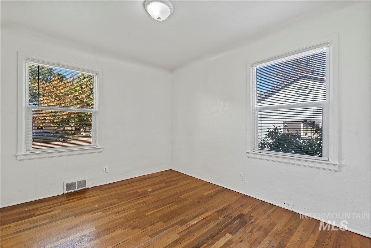 1104 E Dewey Avenue Property Photo 12