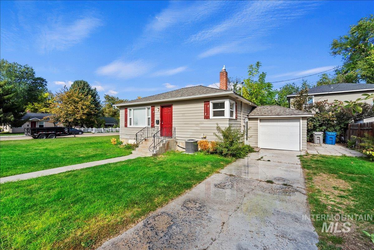 1104 E Dewey Property Photo 2