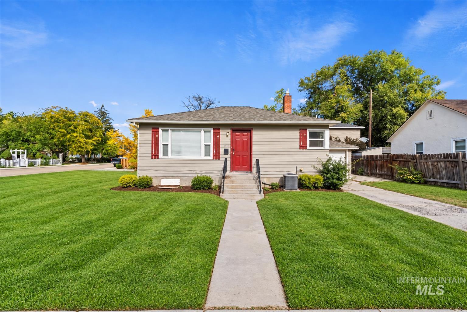 1104 E Dewey Property Photo 2
