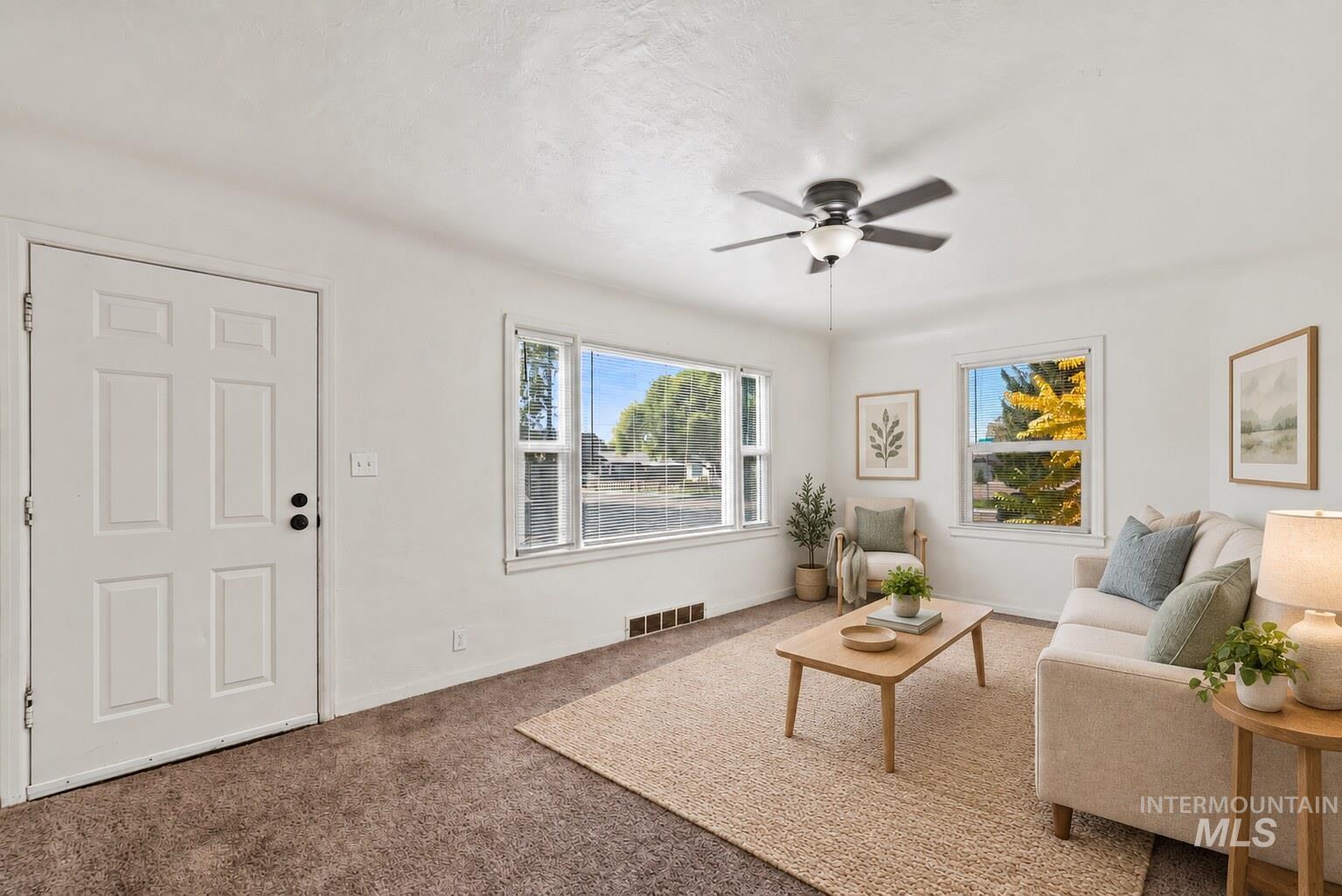 1104 E Dewey Property Photo 5