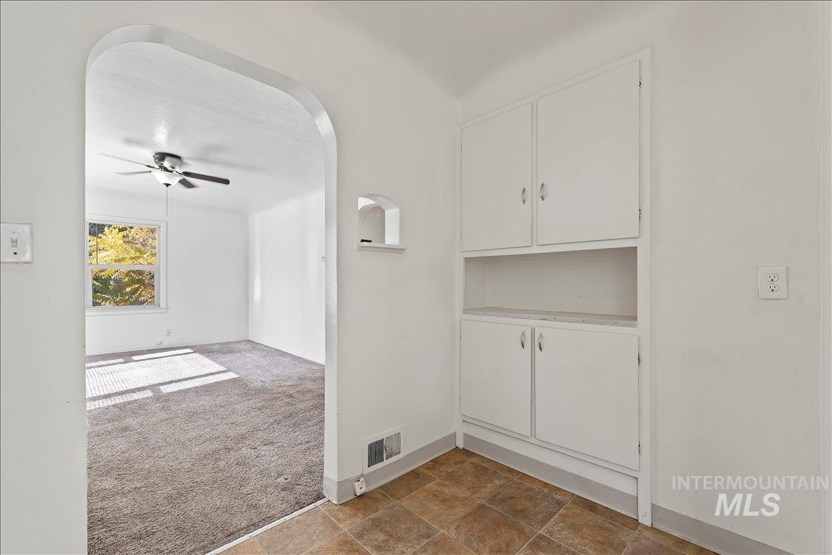 1104 E Dewey Property Photo 6