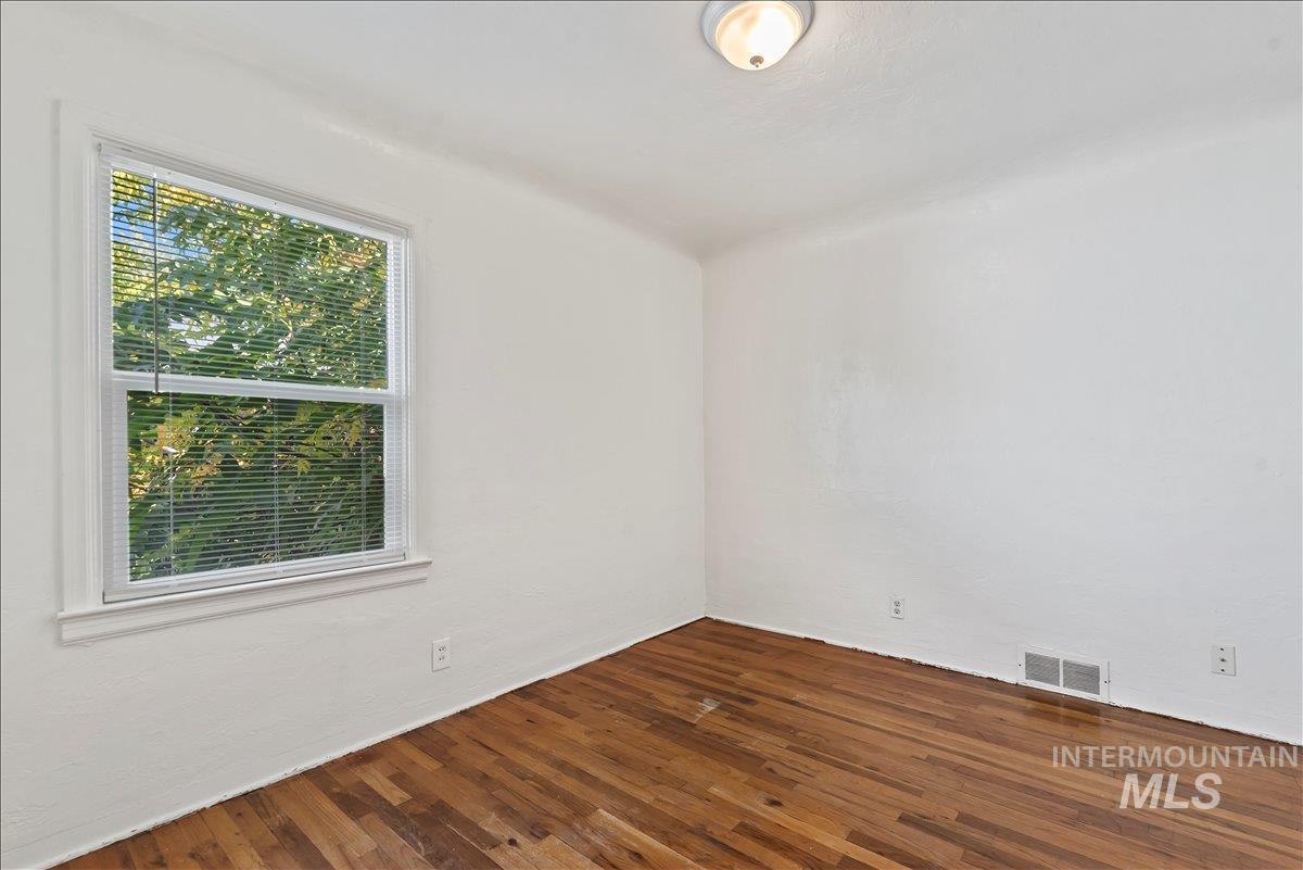 1104 E Dewey Property Photo 10