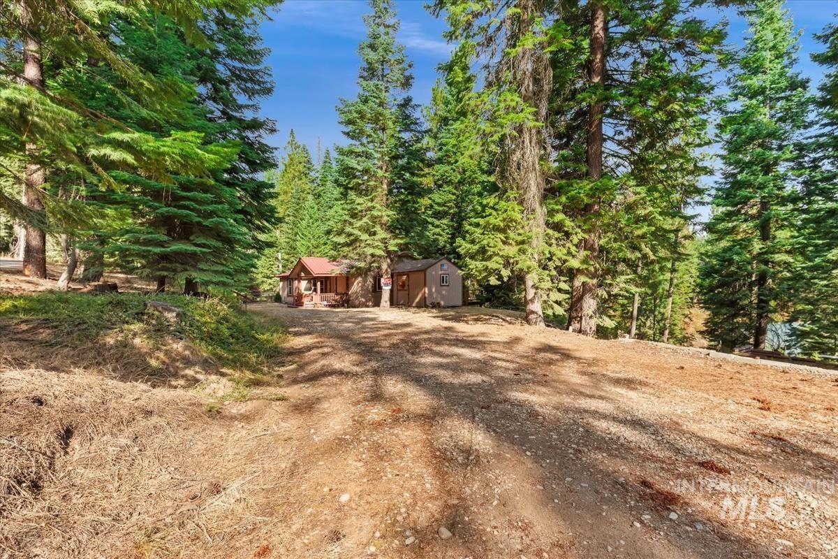2 Snowbird Ln Property Photo 4