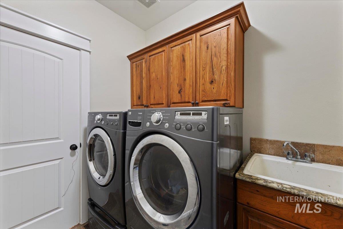 9466 S Kelsan Ave Property Photo 24