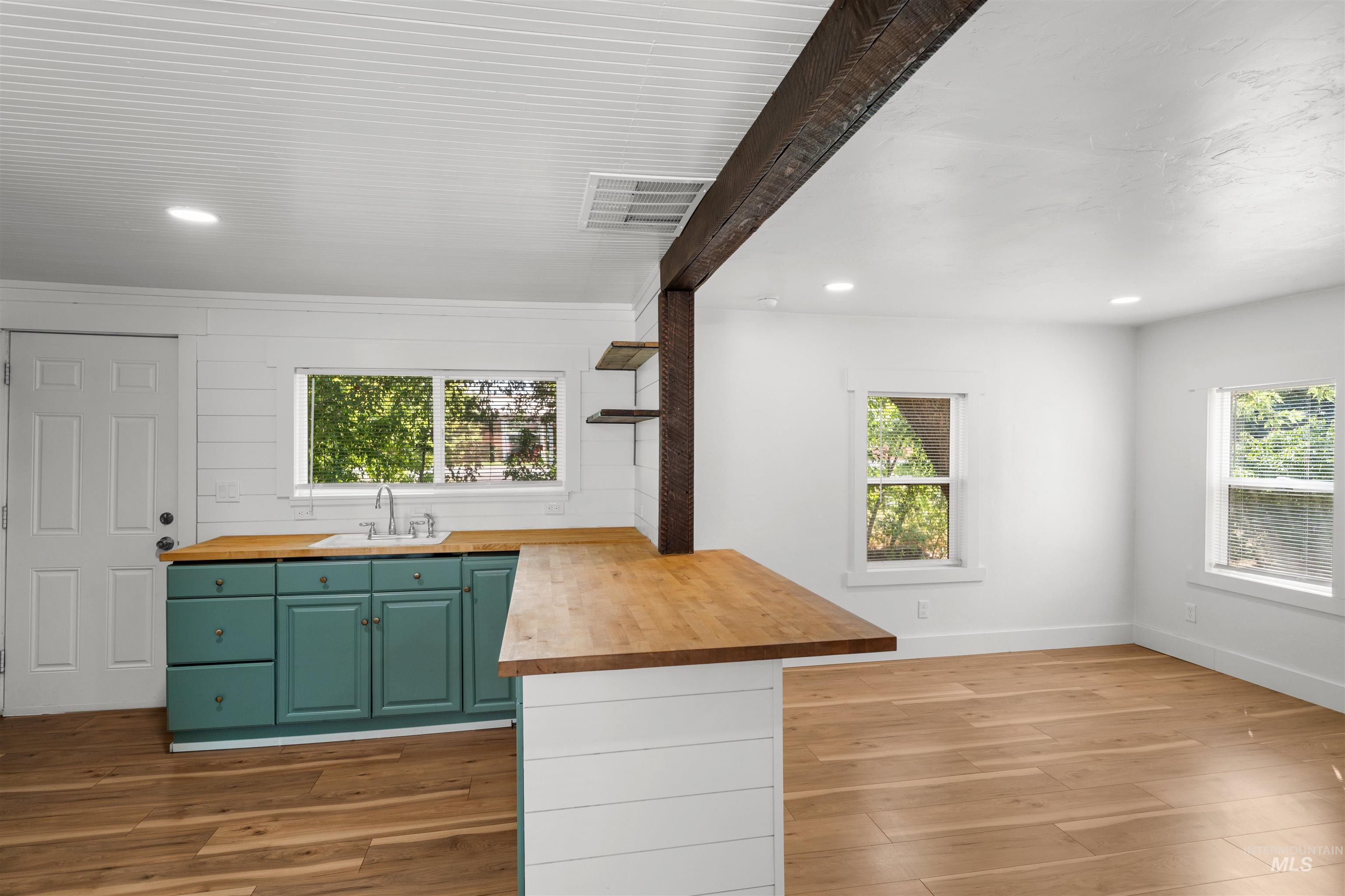 109 S Main Street Property Photo 2