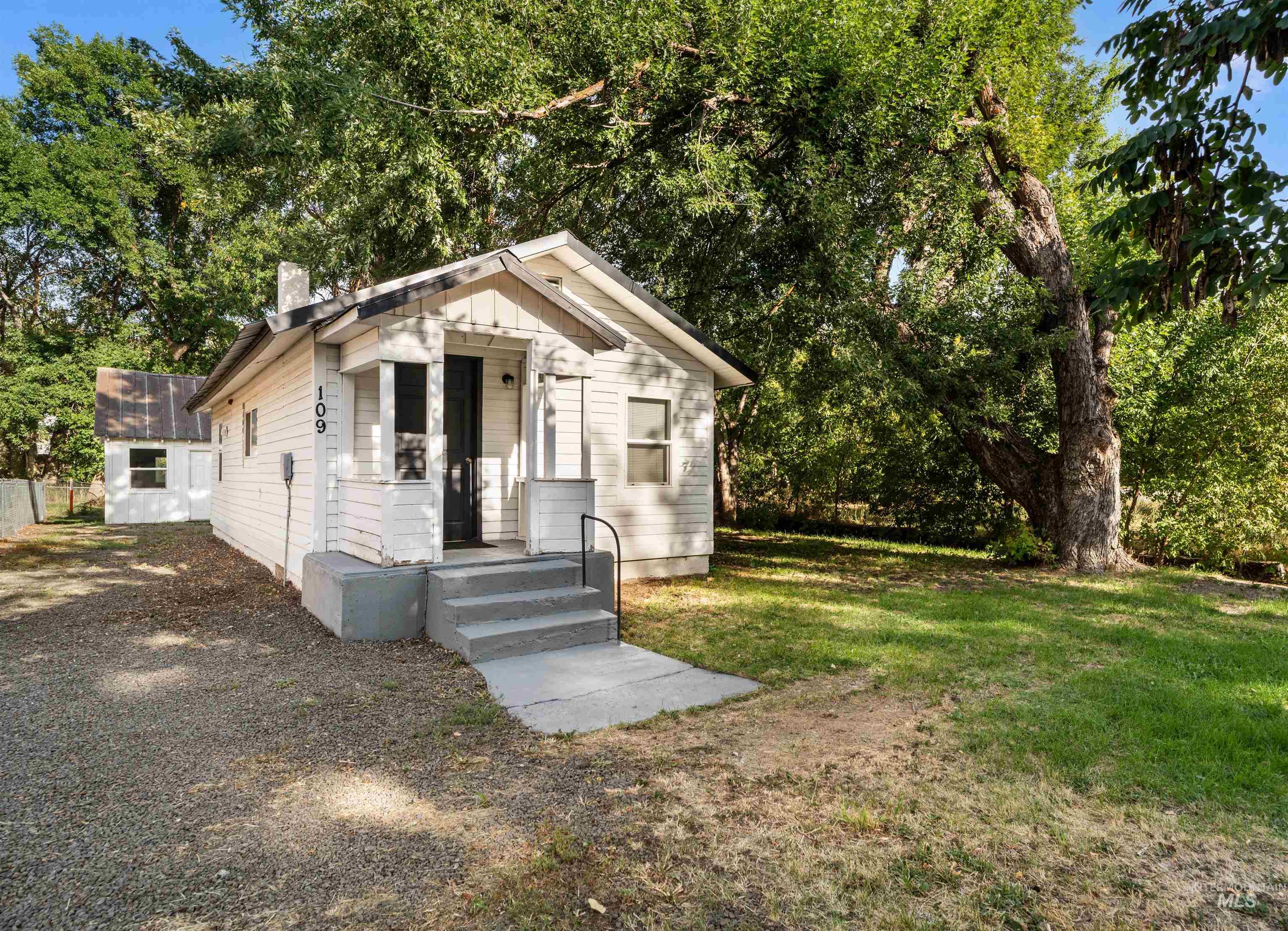 109 S Main Street Property Photo 12