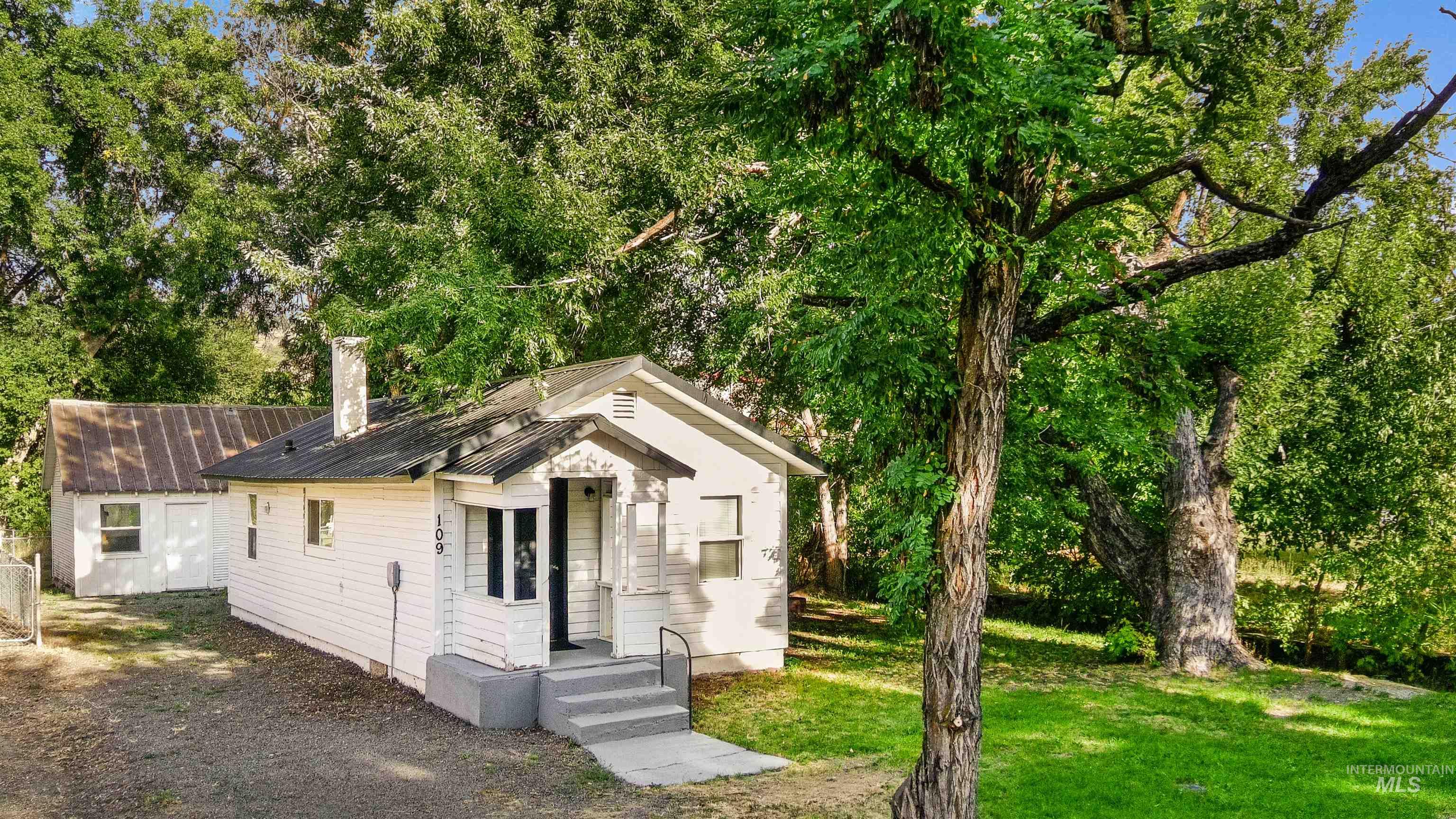 109 S Main Street Property Photo 14