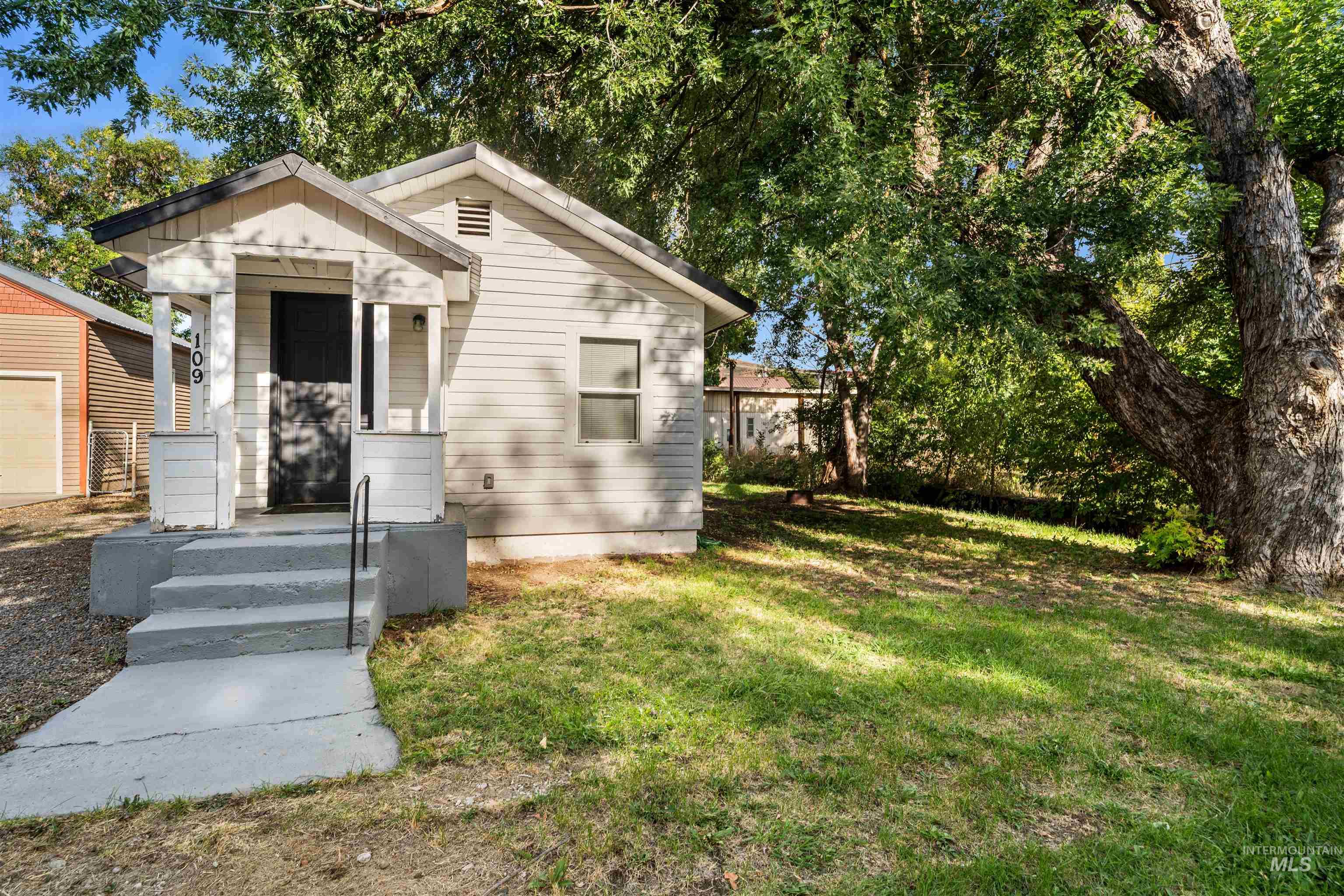 109 S Main Street Property Photo 17