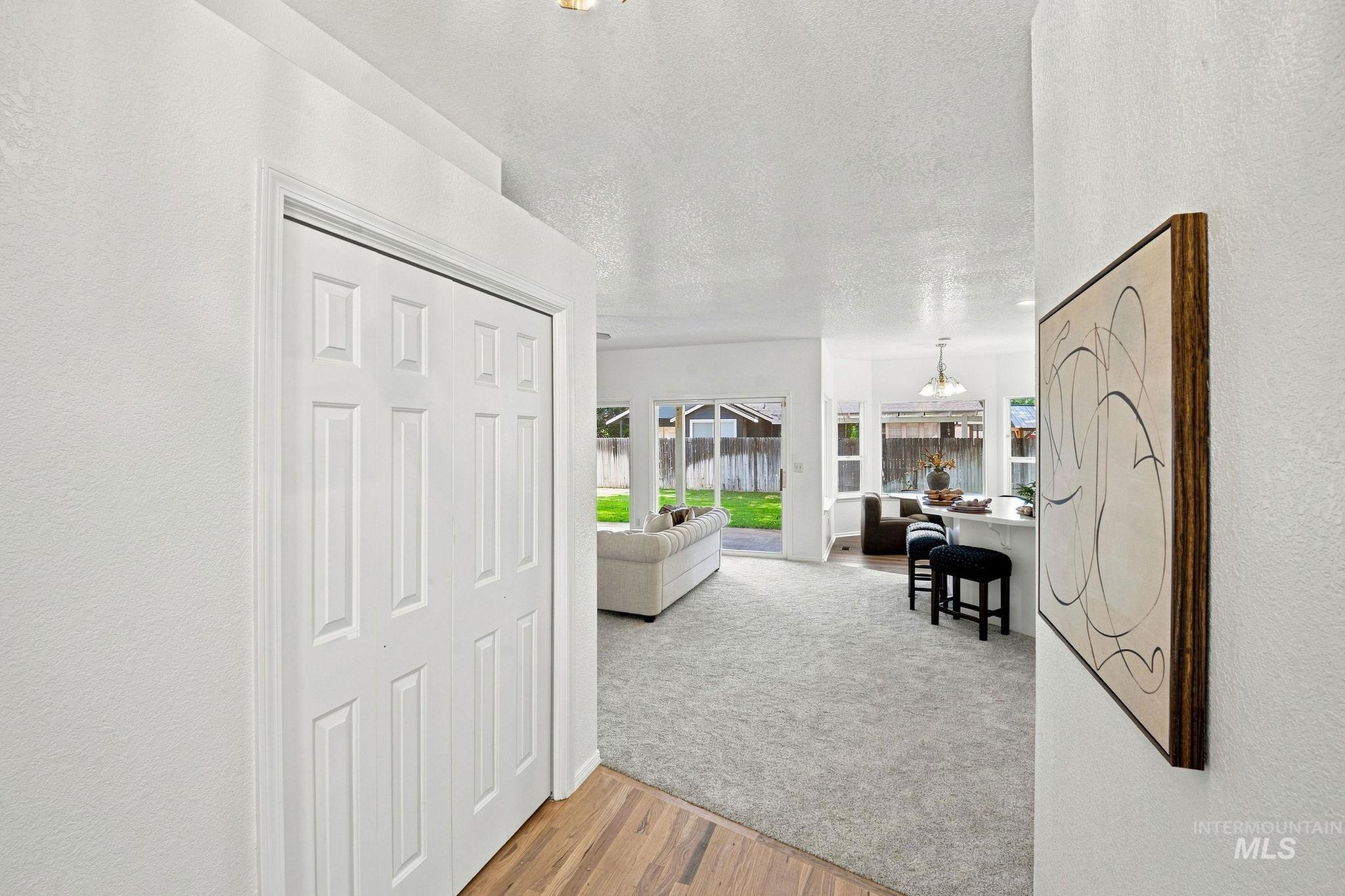 1720 N Summertree Way Property Photo 4