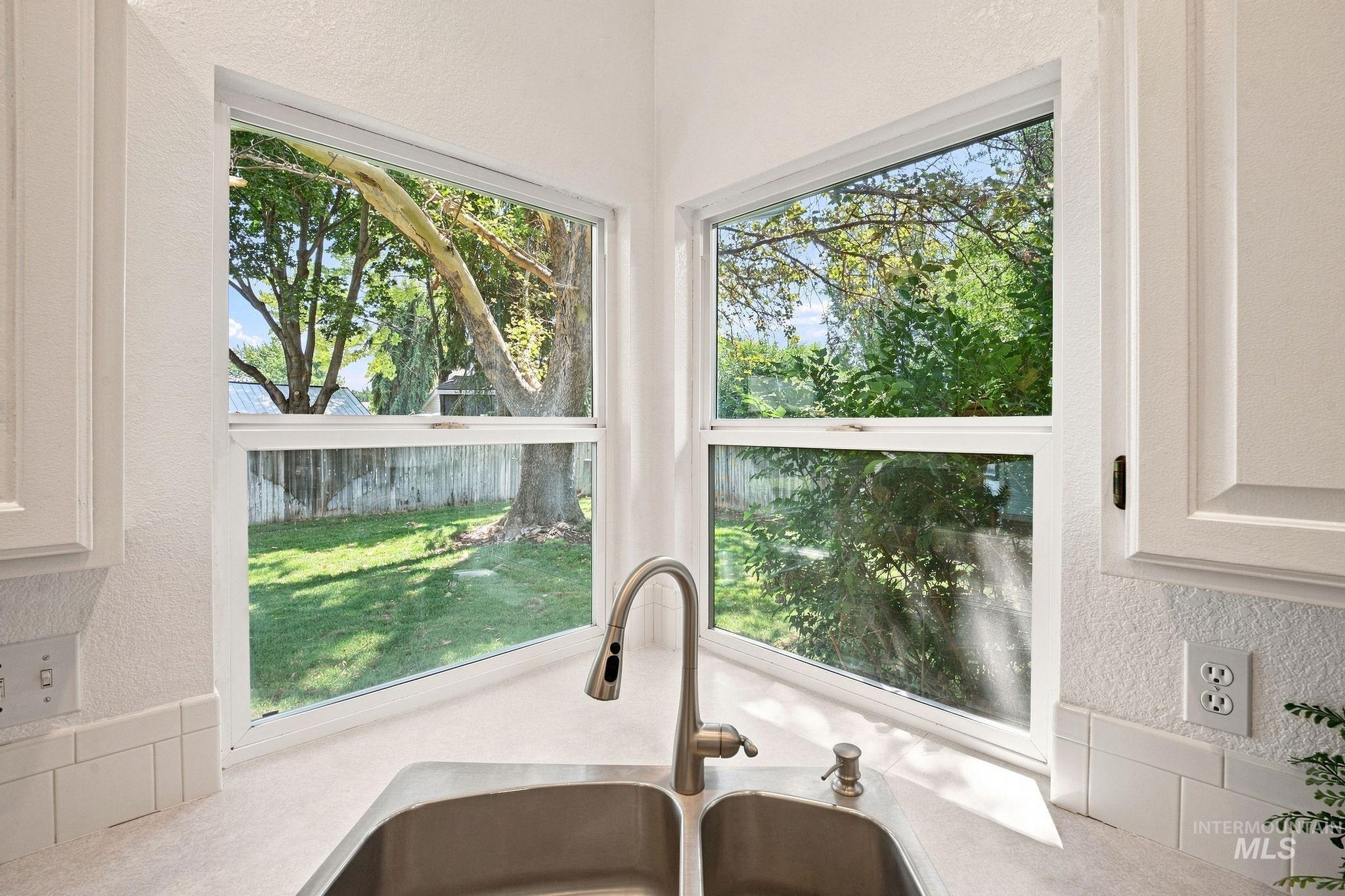 1720 N Summertree Way Property Photo 13