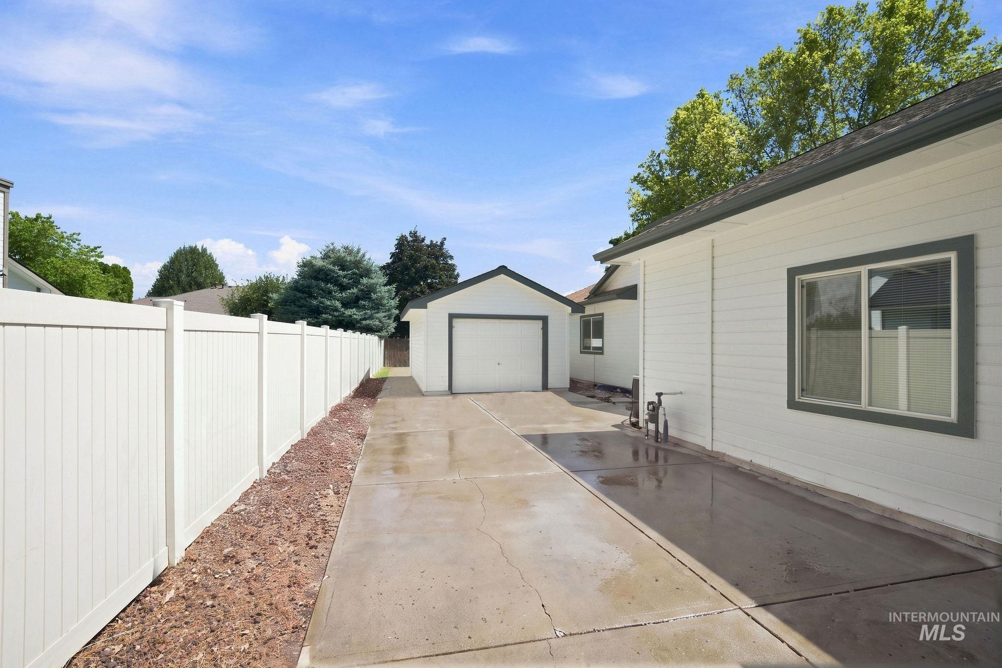 1720 N Summertree Way Property Photo 31
