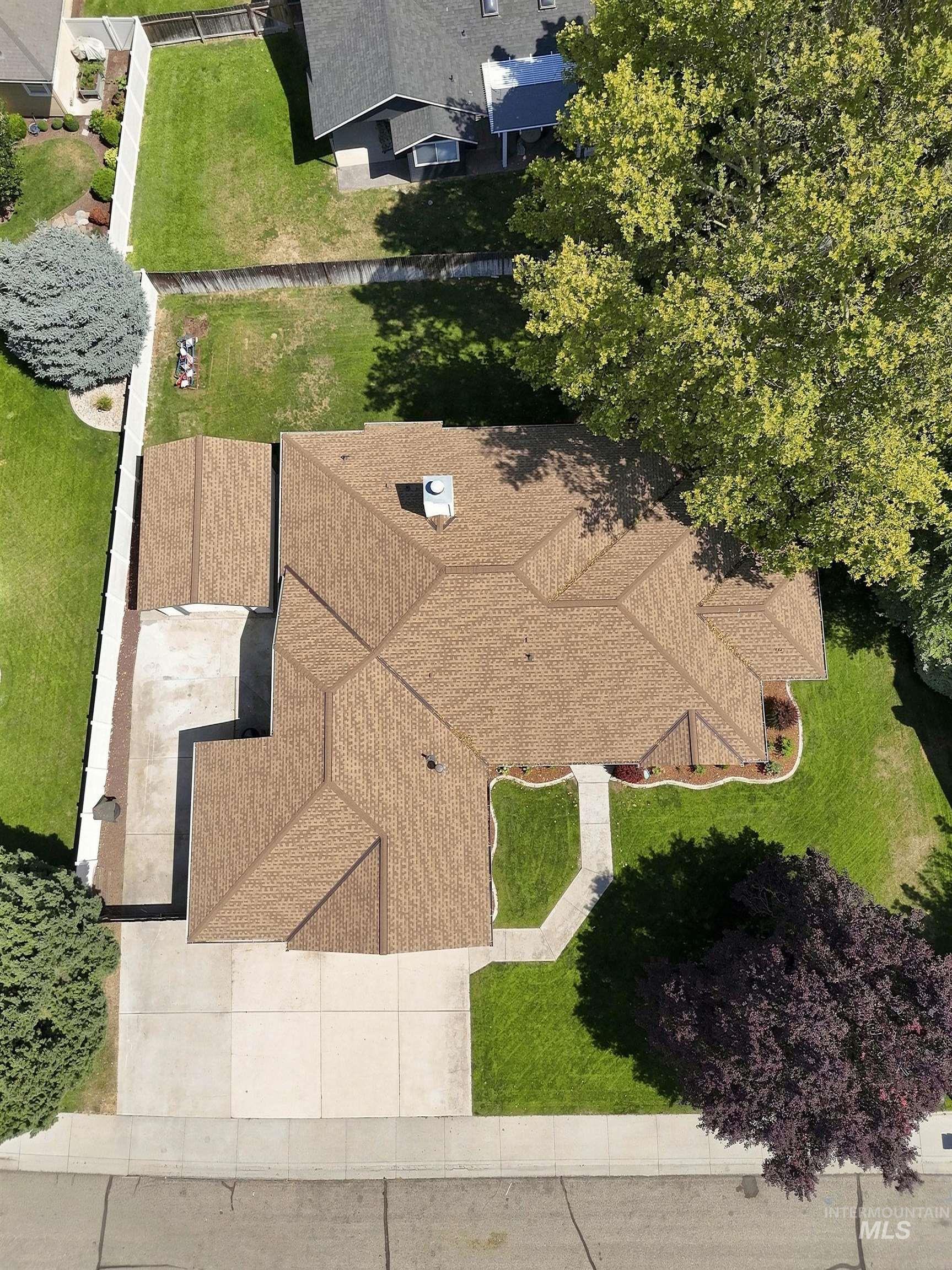 1720 N Summertree Way Property Photo 33