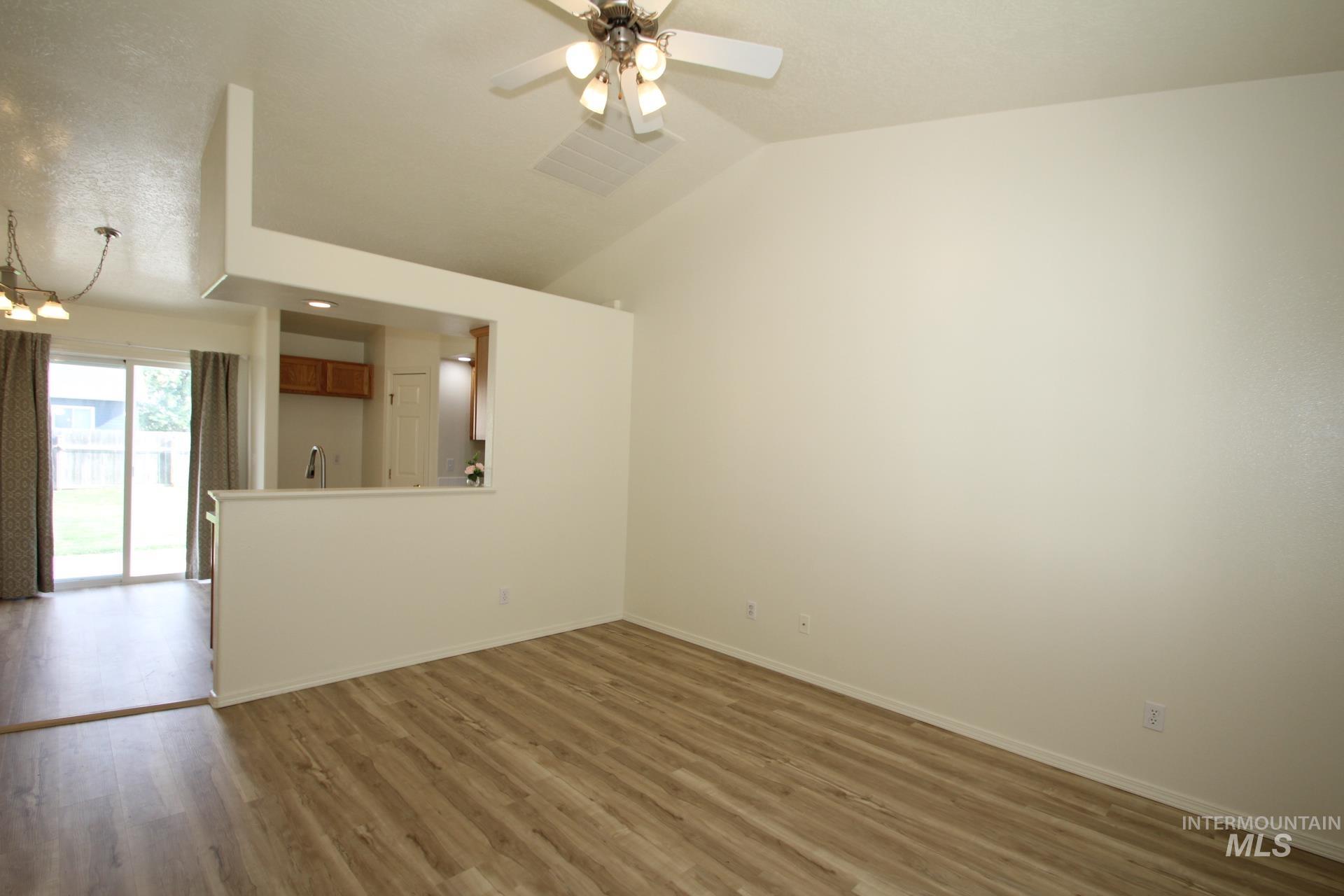 908 S Lily St. Property Photo 3