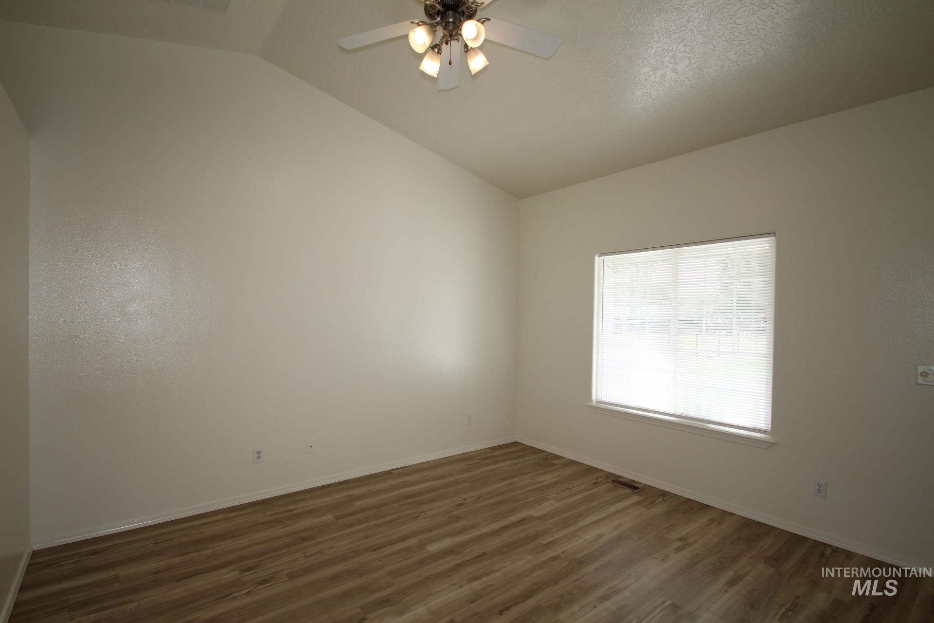 908 S Lily St. Property Photo 4