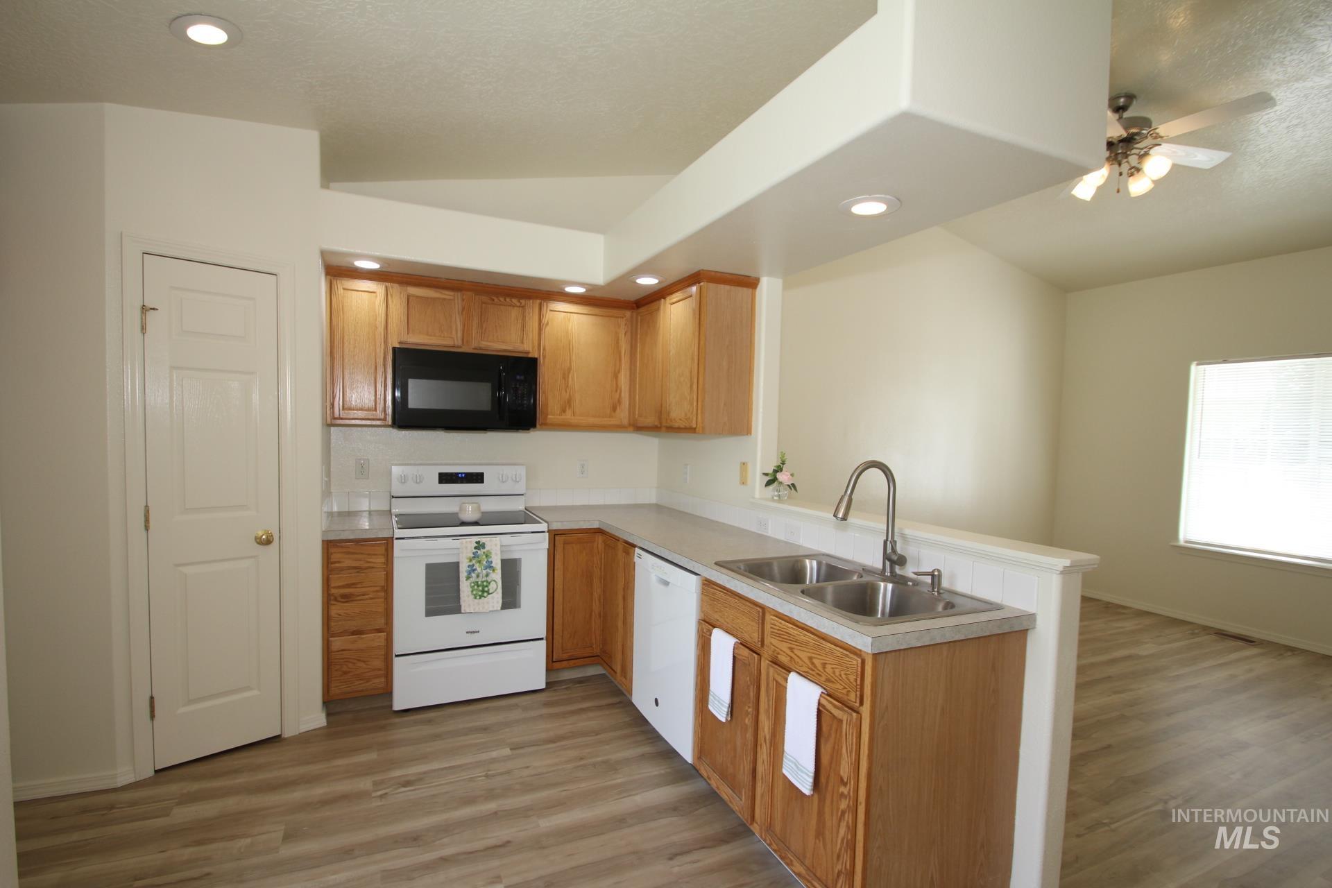 908 S Lily St. Property Photo 6
