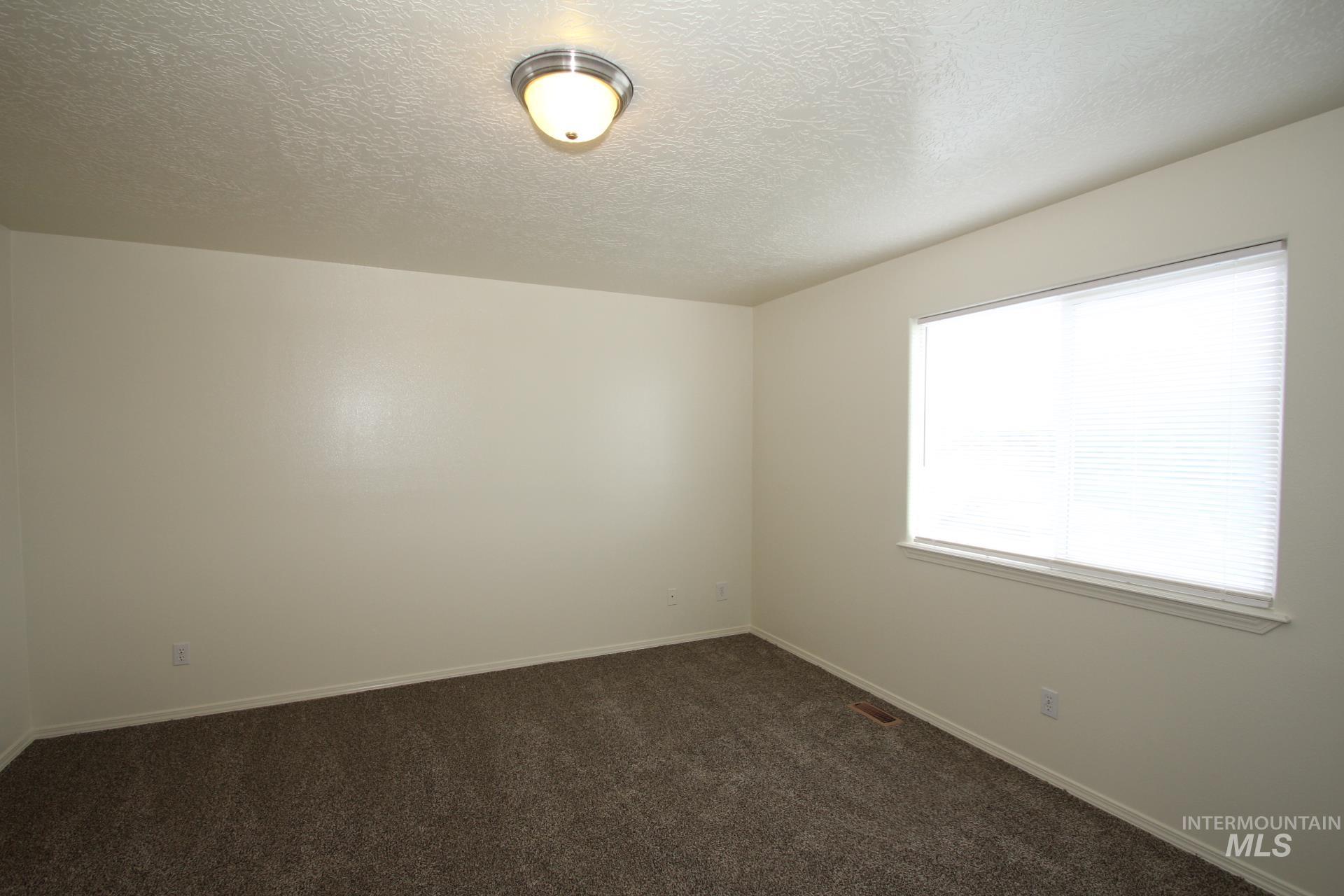 908 S Lily St. Property Photo 8