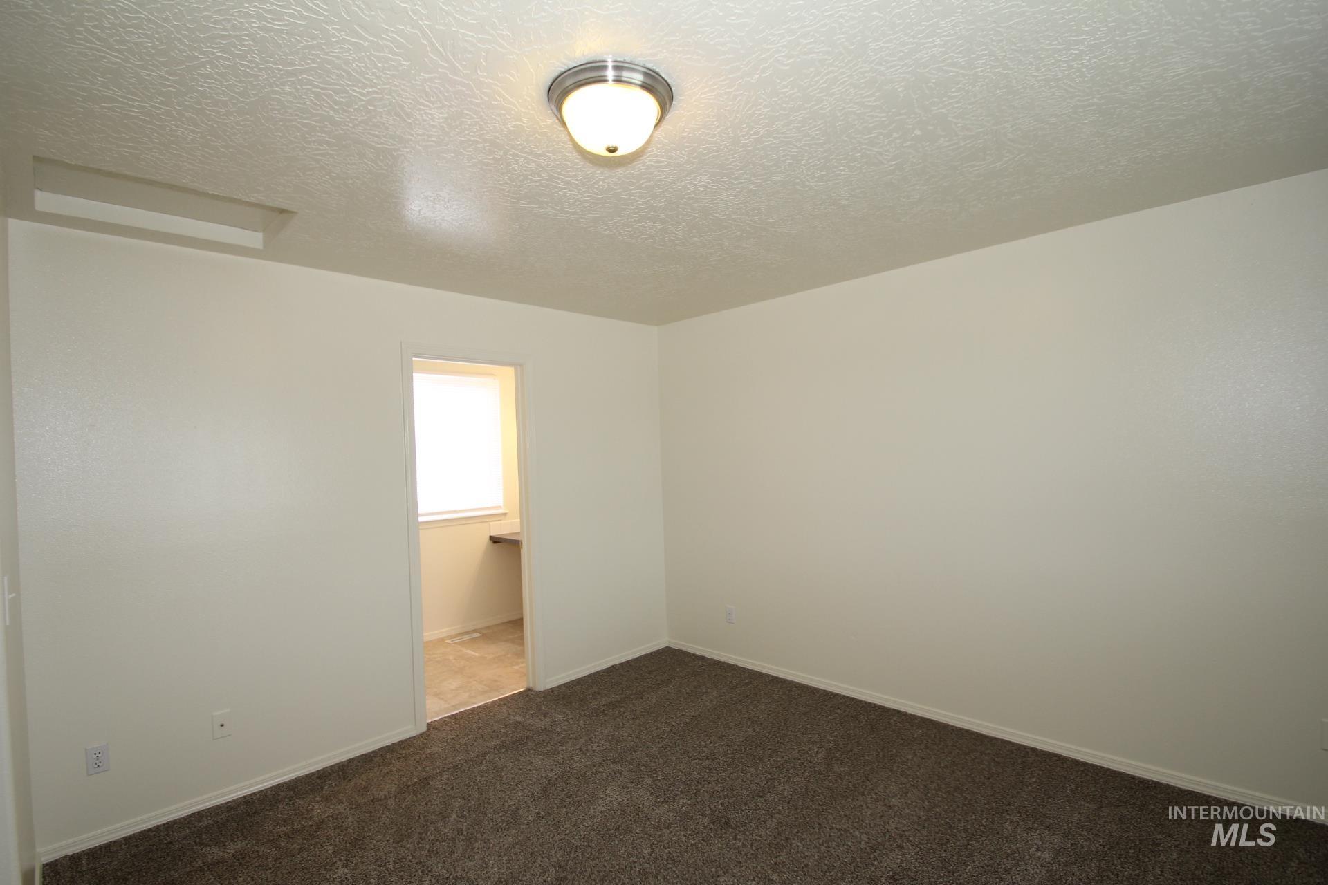 908 S Lily St. Property Photo 9