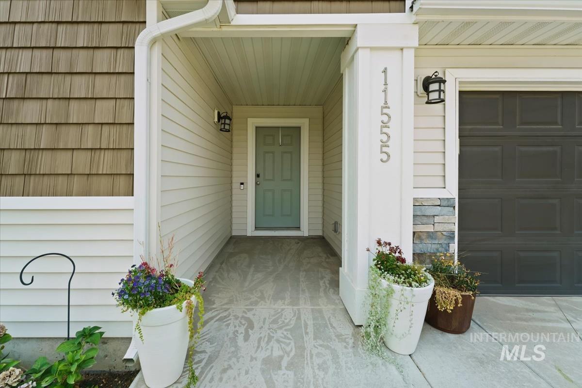 11555 Stockbridge Way Property Photo 3