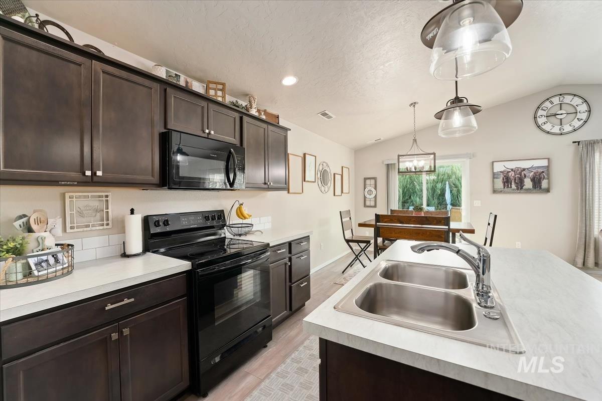 11555 Stockbridge Way Property Photo 11