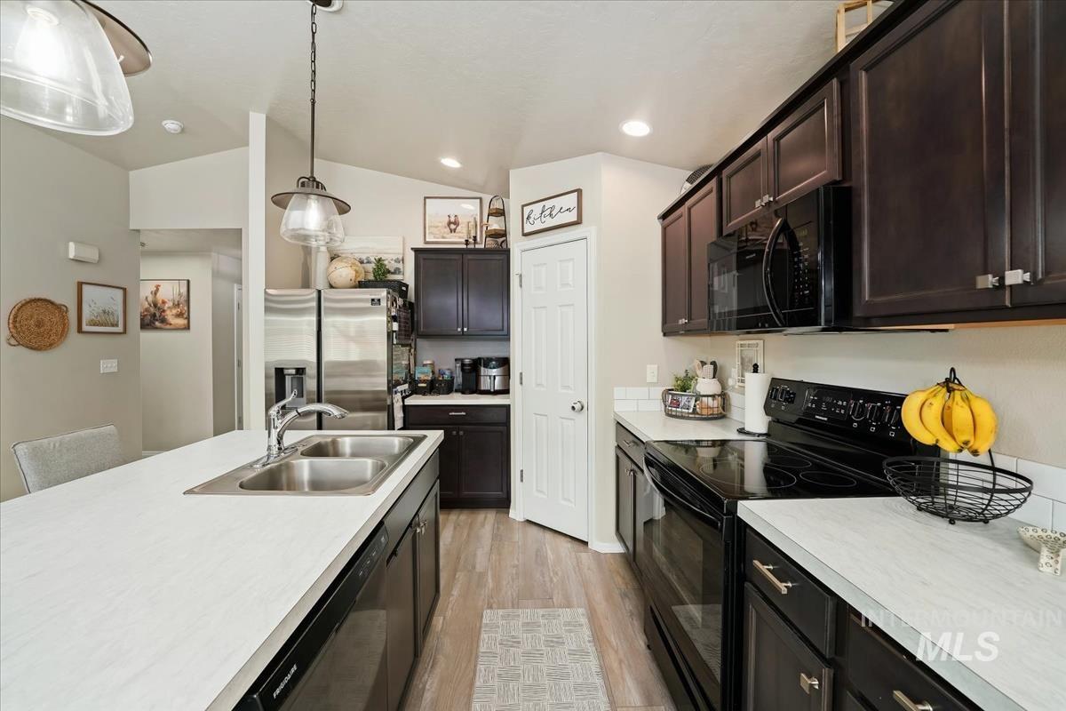 11555 Stockbridge Way Property Photo 14