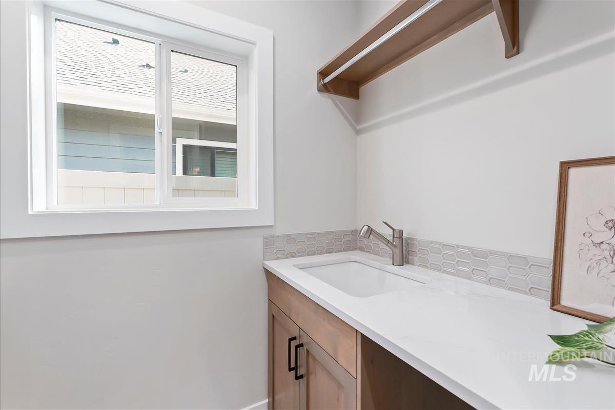 1469 N Parkshire Way Property Photo 28