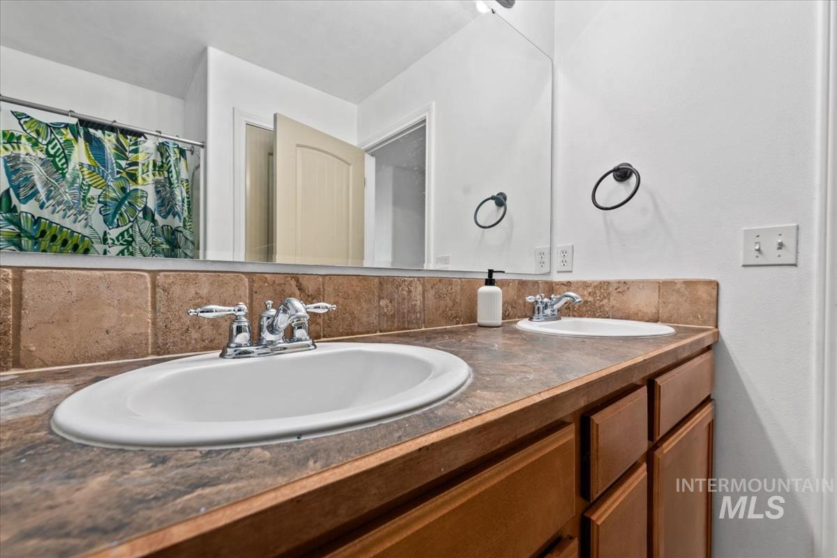 985 N Shadowridge Ave Property Photo 30