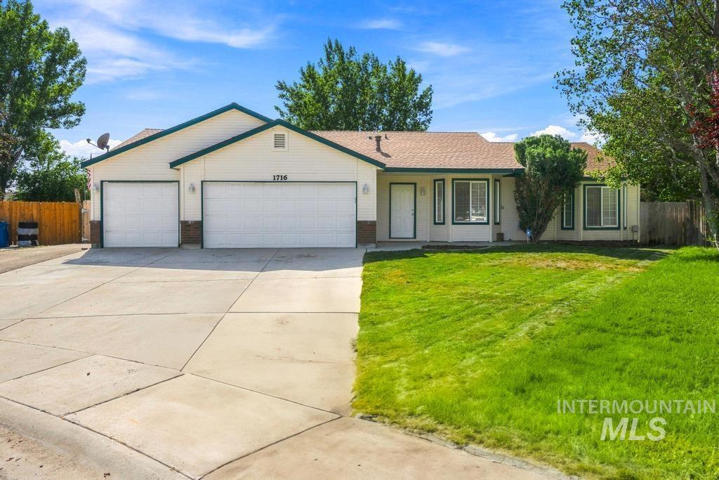 1716 W Plum Court