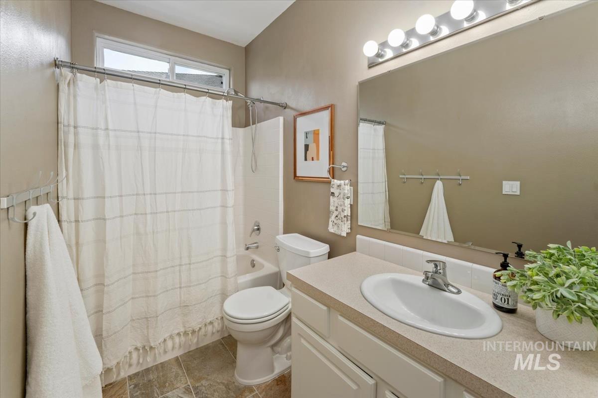 6252 N Royal Park Ave Property Photo 10