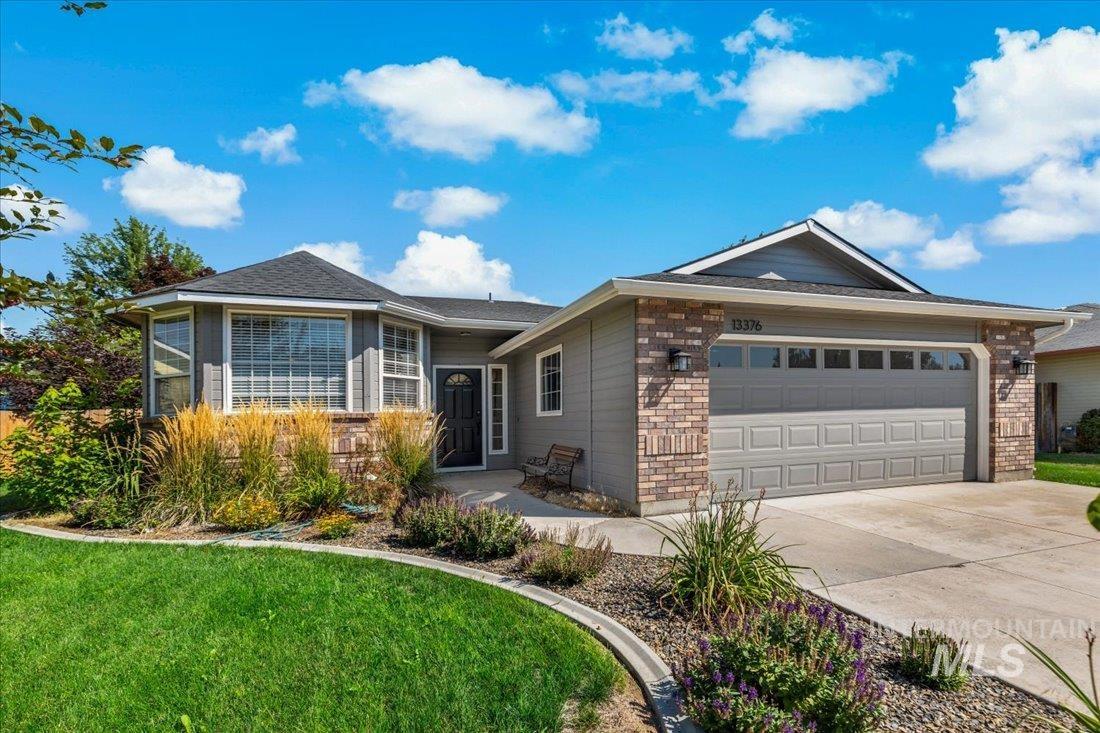 13376 W Hazelnut Property Photo 1