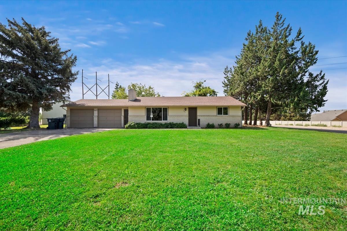 703 W Dooley Ln Property Photo 1