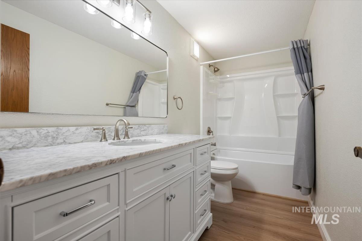 703 W Dooley Ln Property Photo 20