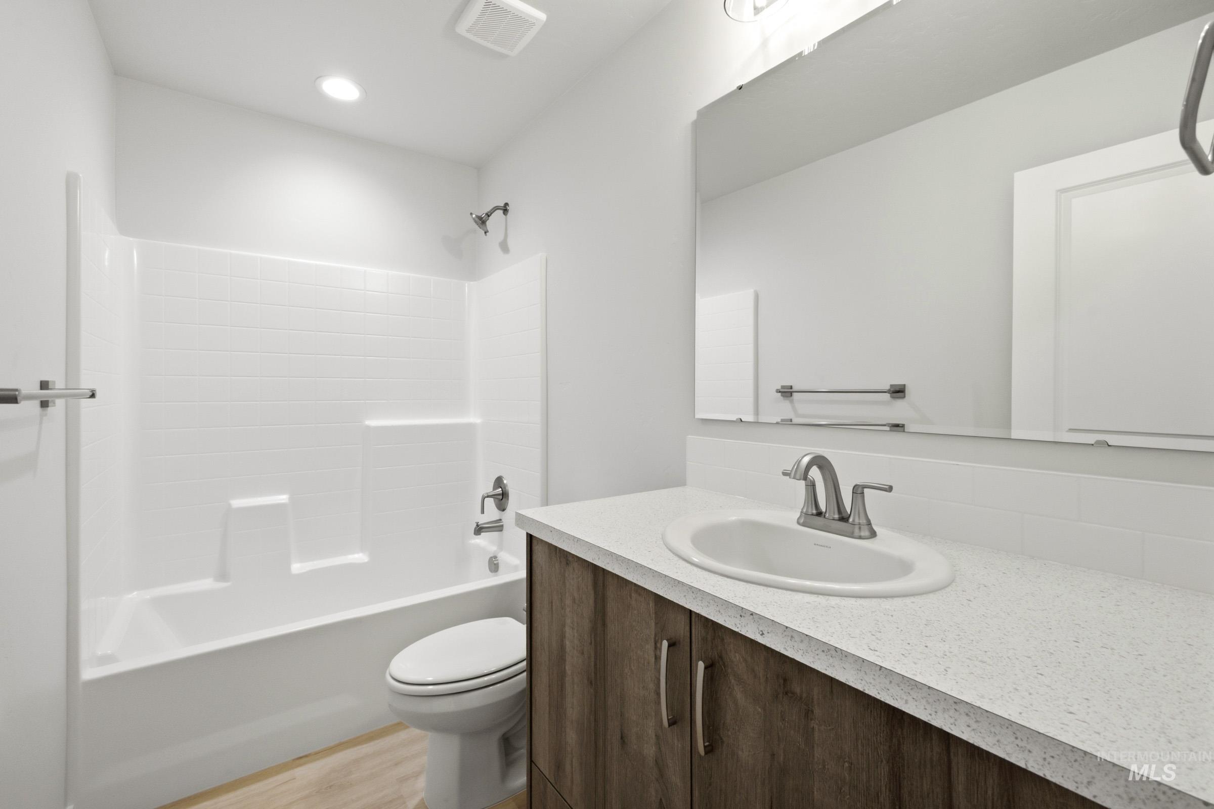 653 W Novak Dr Property Photo 16