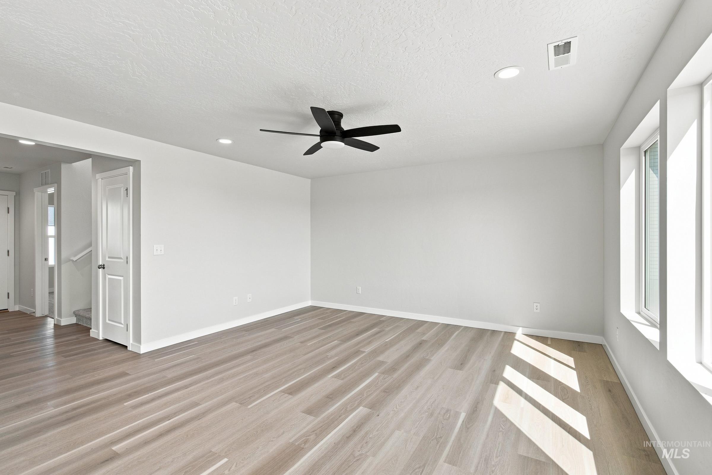 1763 Gyrfalcon St Property Photo 8