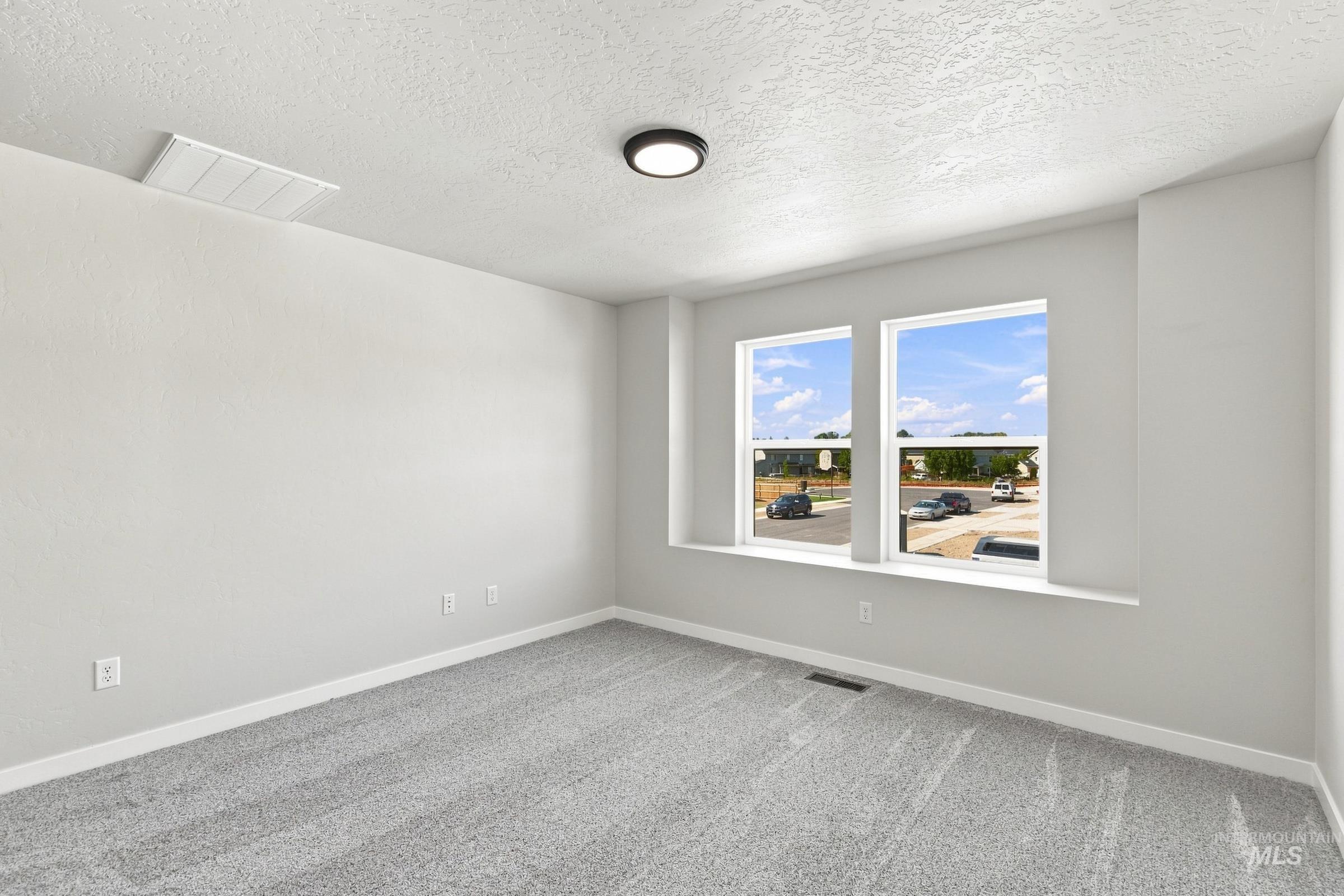1763 Gyrfalcon St Property Photo 14