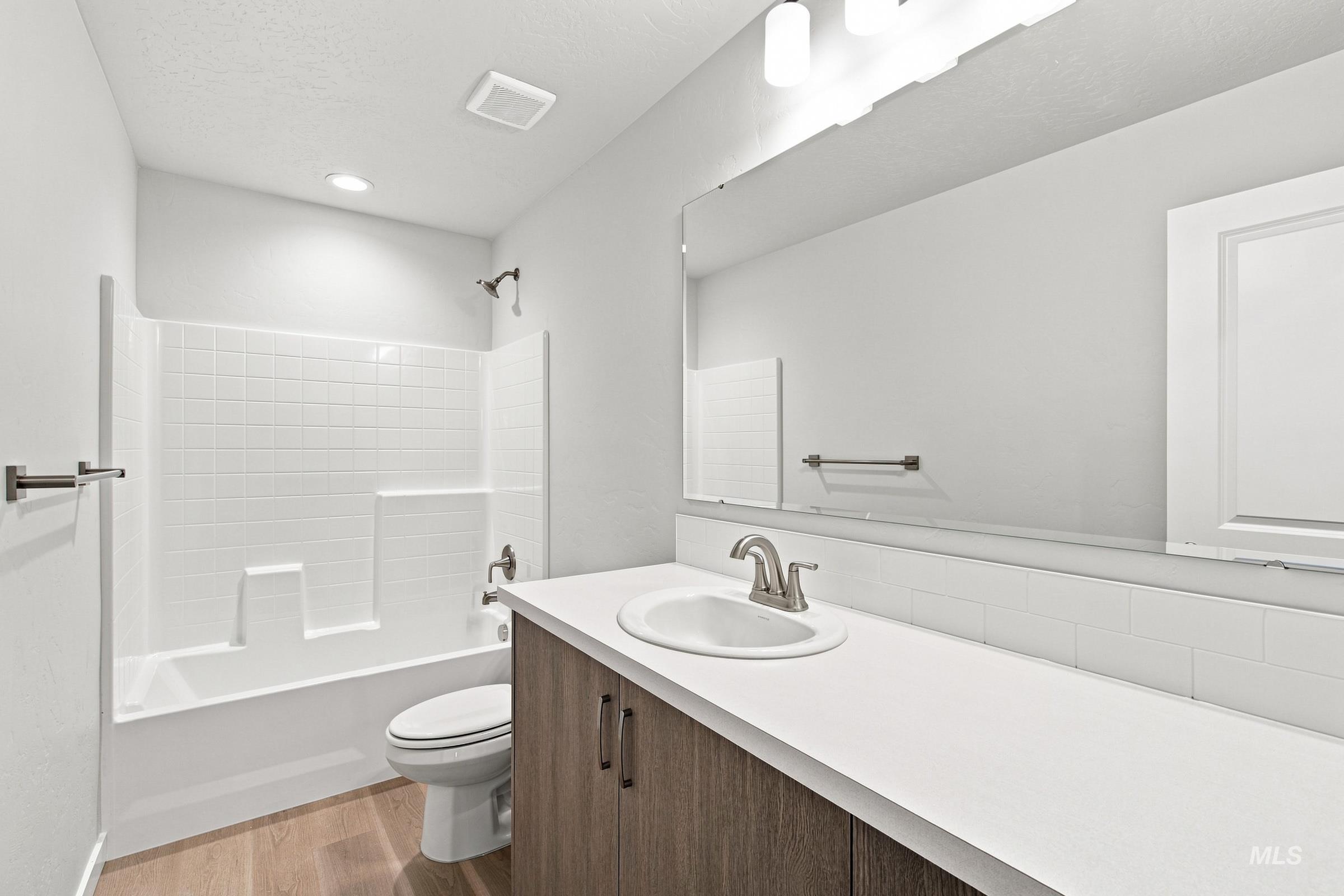 1763 Gyrfalcon St Property Photo 17