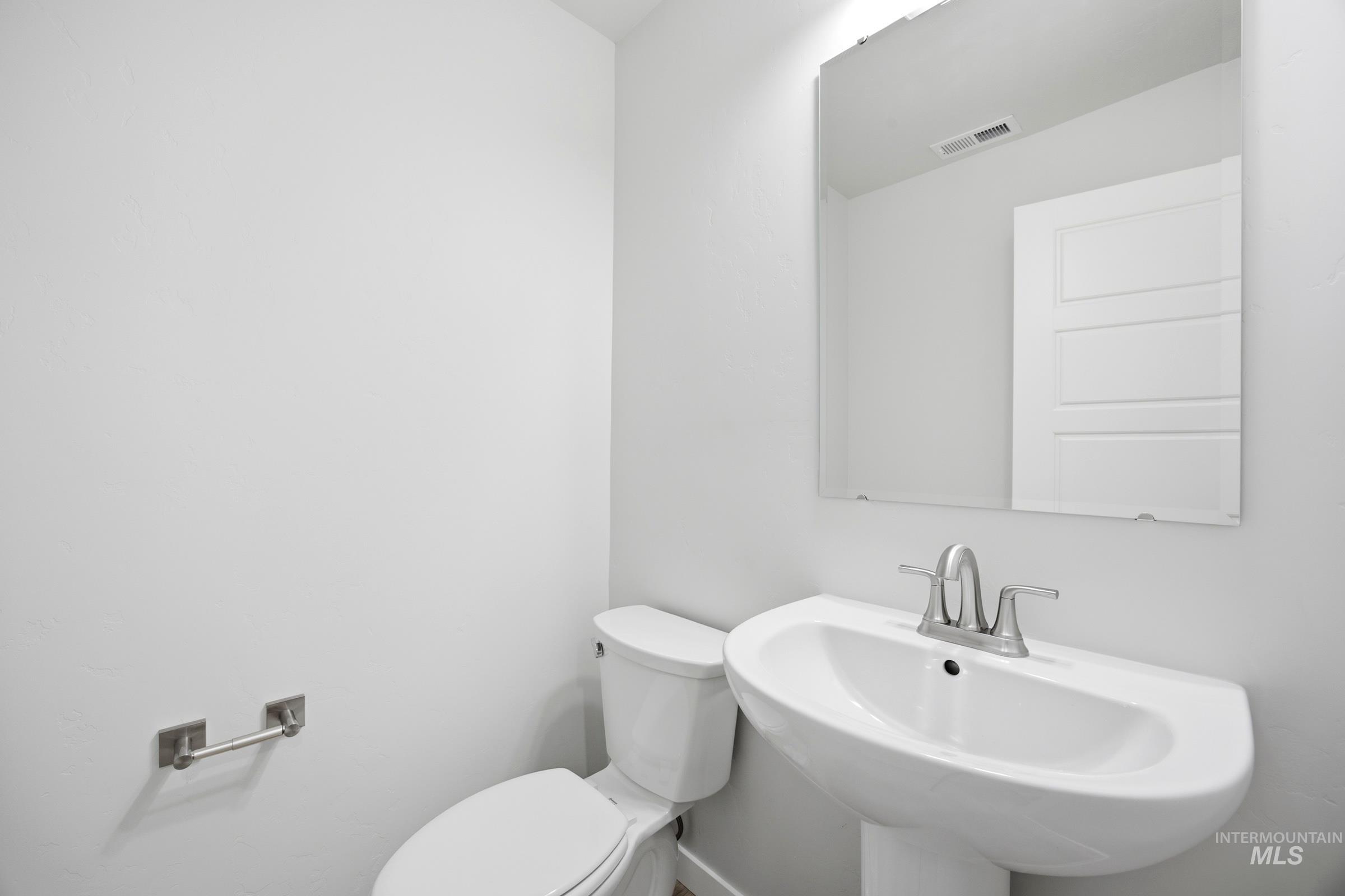 10831 Greensboro St Property Photo 7