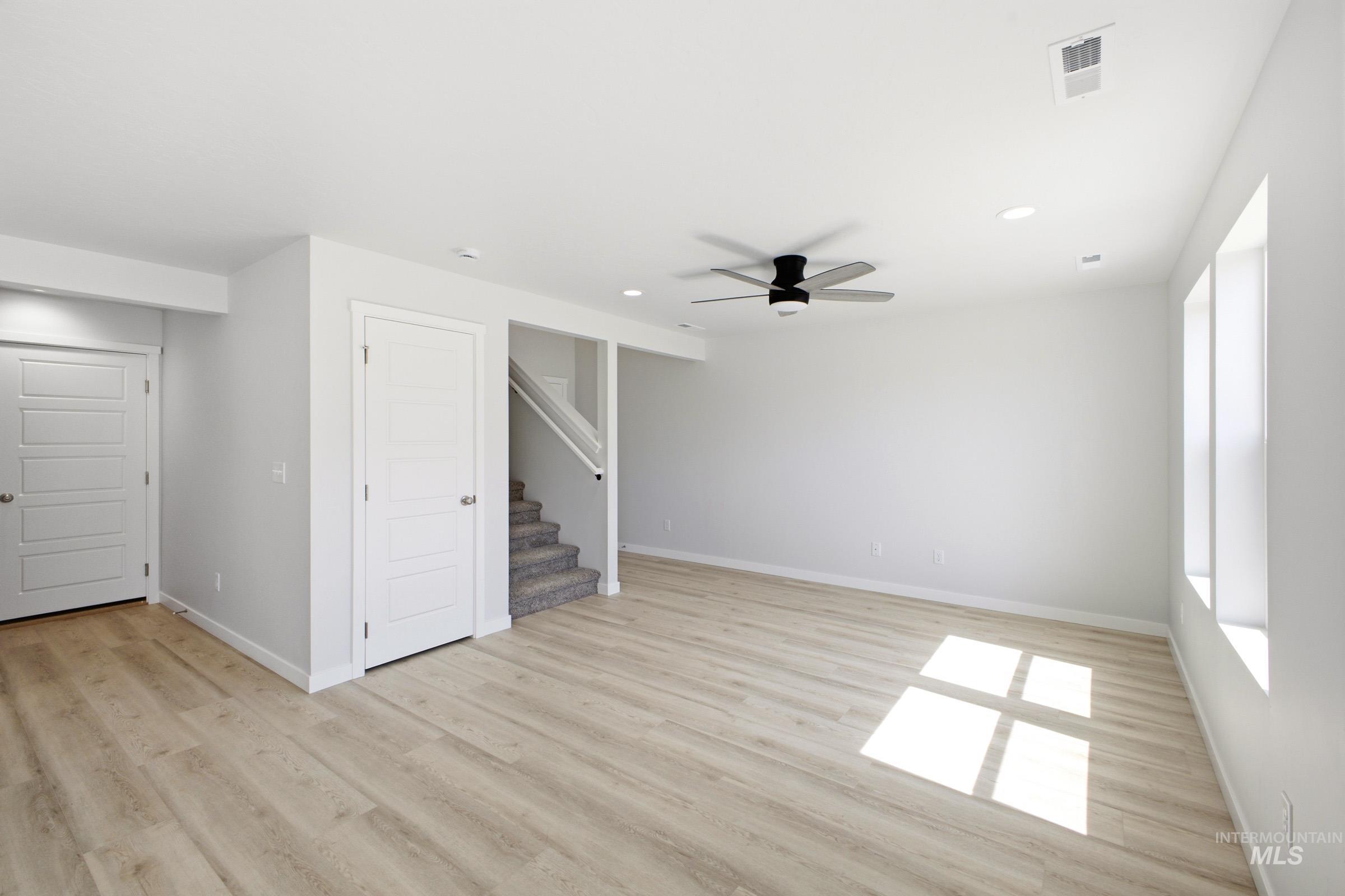 10827 Greensboro St Property Photo 6